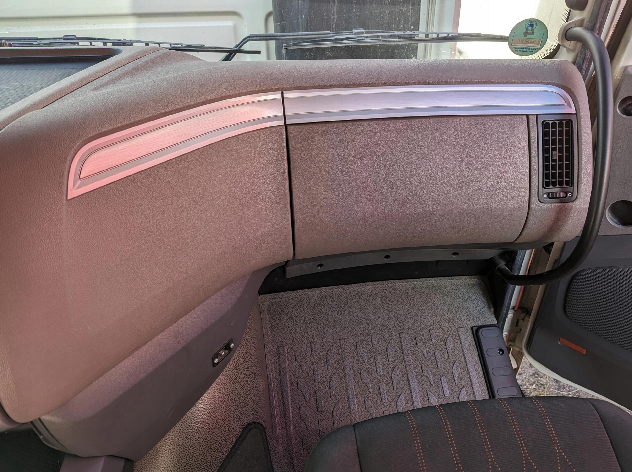 KOKPIT DESKA ROZDZIELCZA KONSOLA DAF XF 106 LIFT - obrazek 4