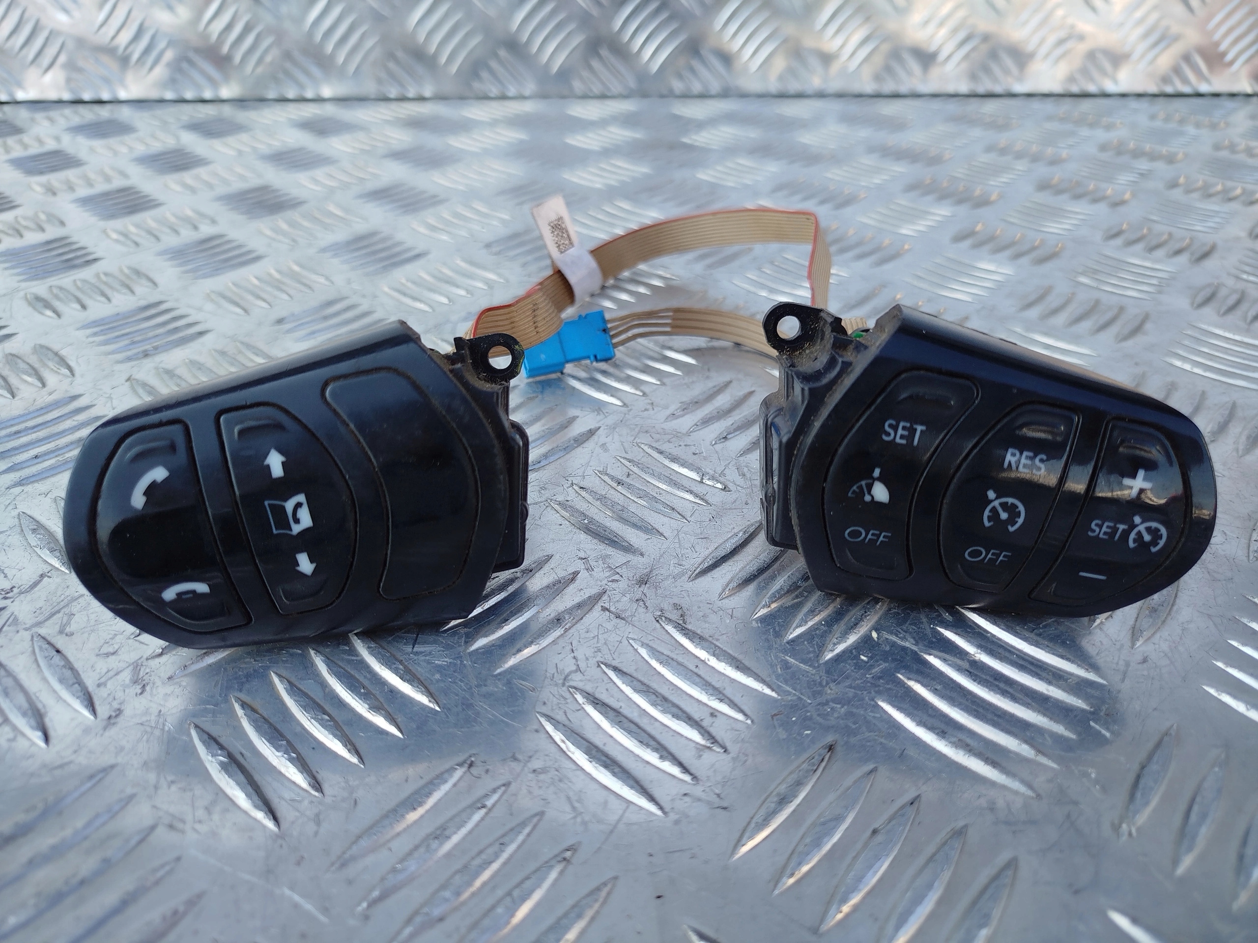 PRZYCISKI KIEROWNICY DAF XF 105 1781447 - obrazek 2