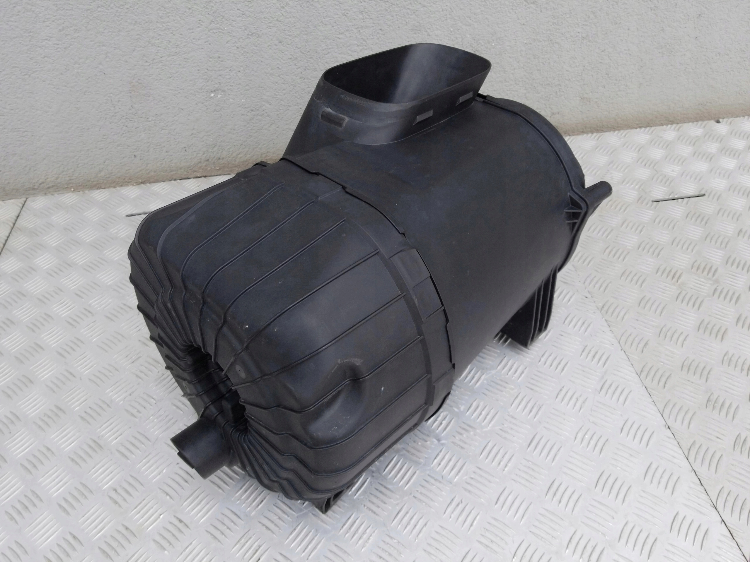 OBUDOWA FILTRA POWIETRZA SCANIA NTG - obrazek 3