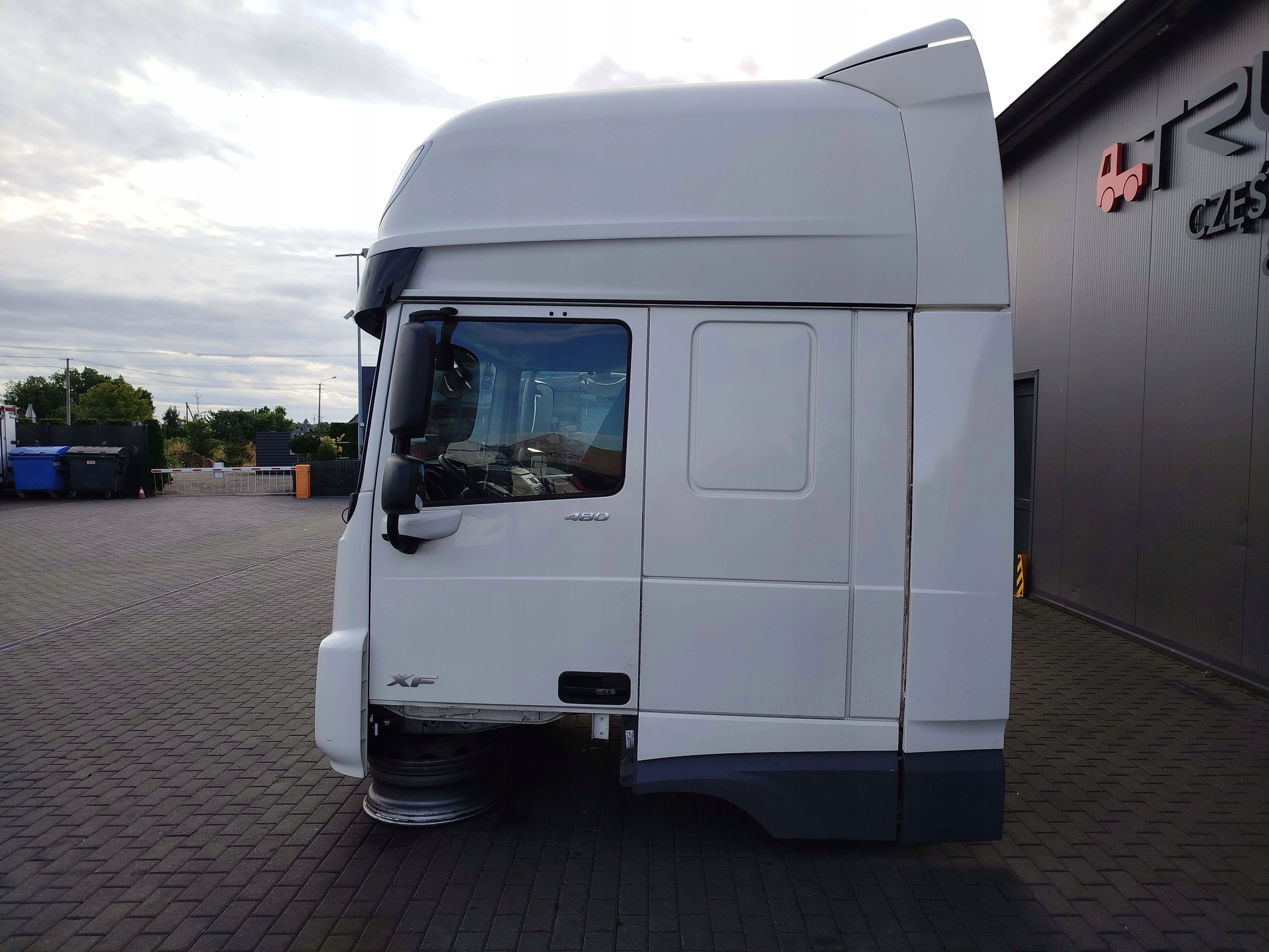 KABINA DAF XF 106 LIFT - obrazek 6