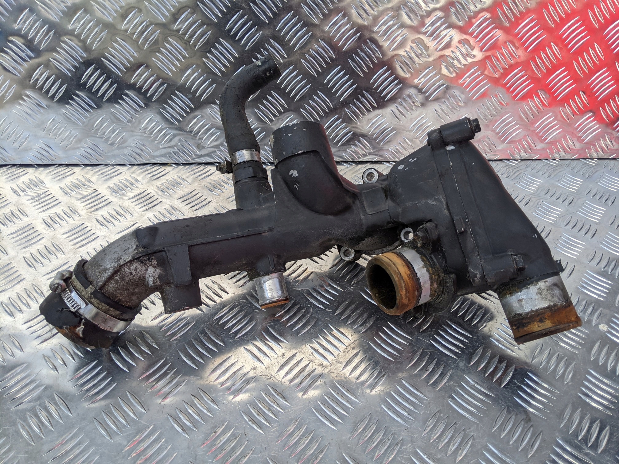 TERMOSTAT OBUDOWA KRÓCIEC SCANIA V8 DC16 XPI EURO - obrazek 2