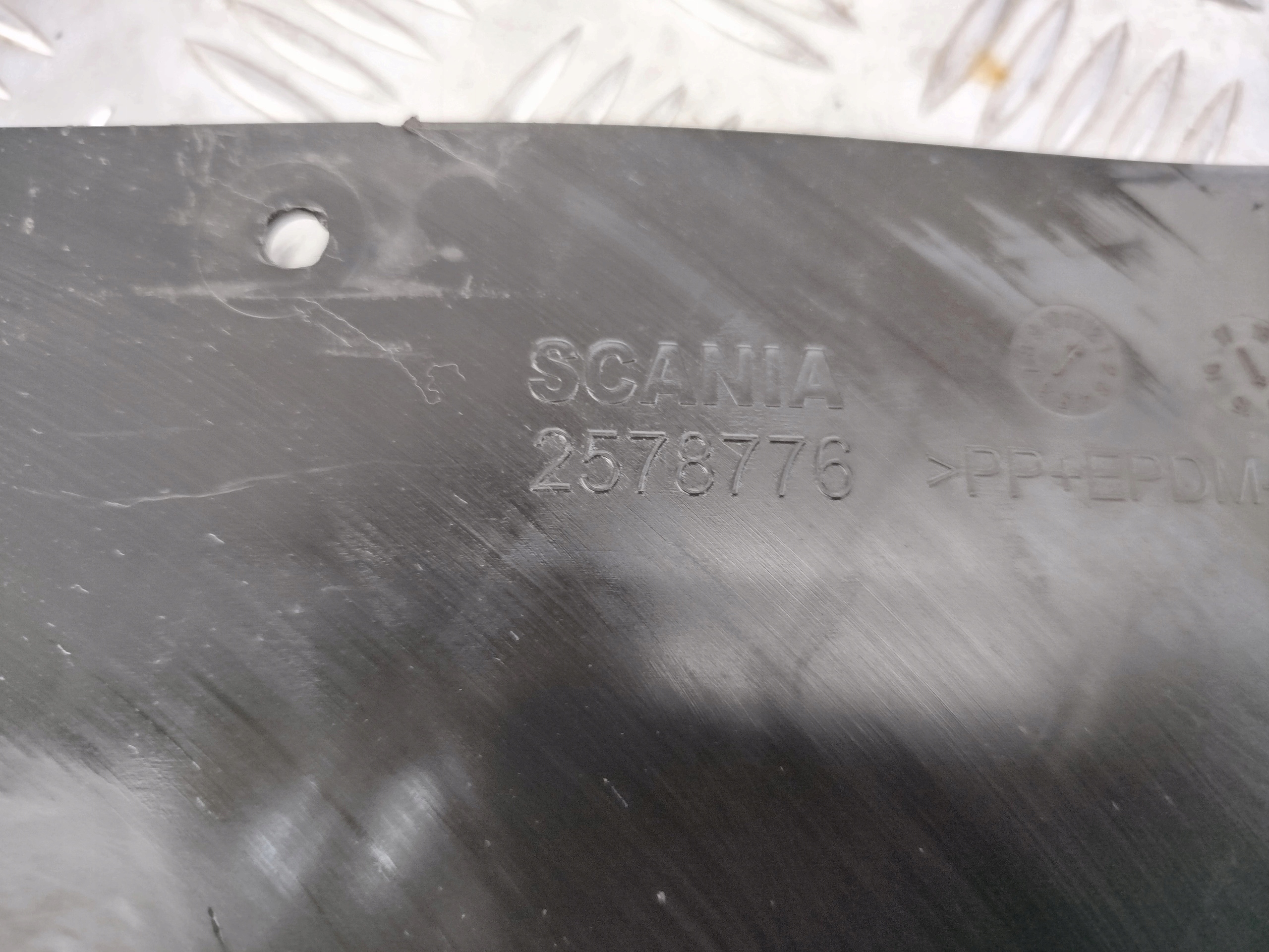 MASKOWNICA CHŁODNICY SCANIA NTG - obrazek 4