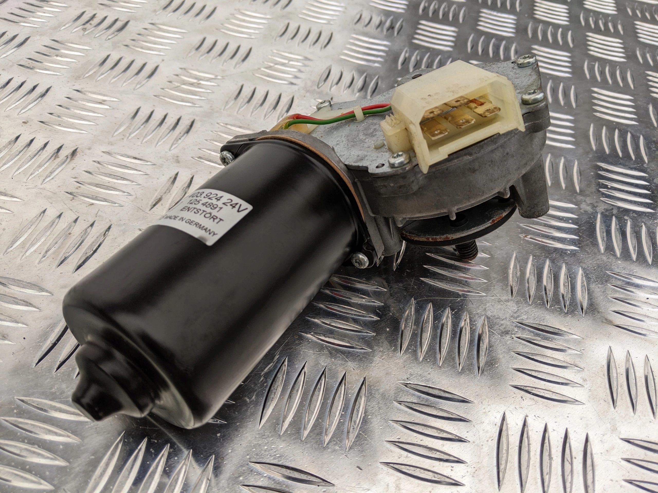 SILNICZEK WYCIERACZEK DAF XF 106 - obrazek 3