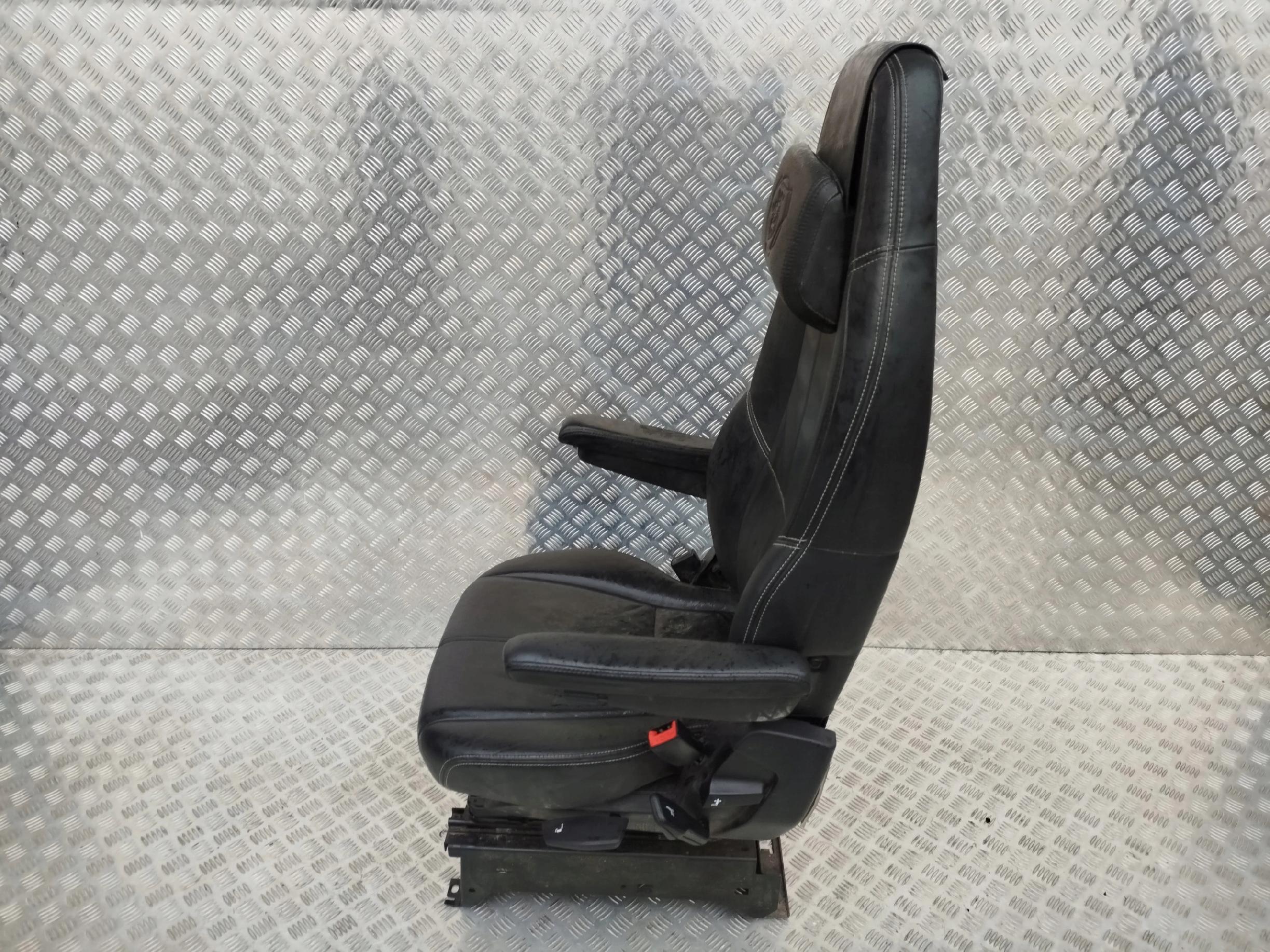 FOTEL PASAŻERA OBROTOWY RECARO SKÓRA SCANIA - obrazek 4