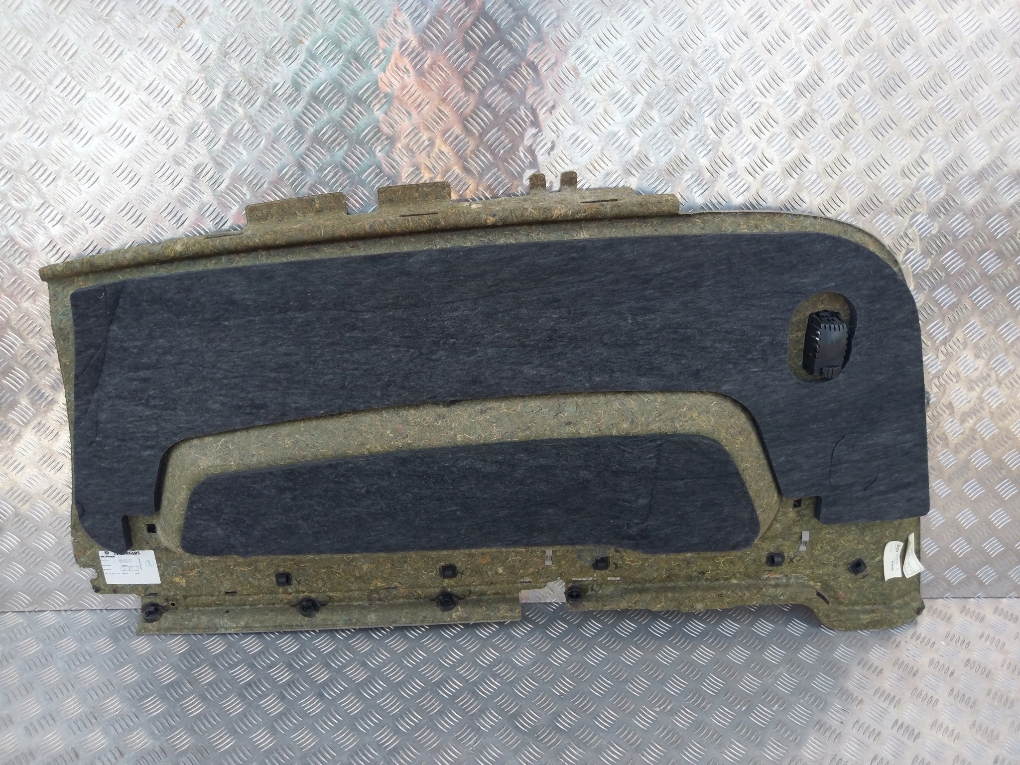 TAPICERKA BOCZNA GLOBU NAD DRZWIAMI SCANIA NTG - obrazek 3