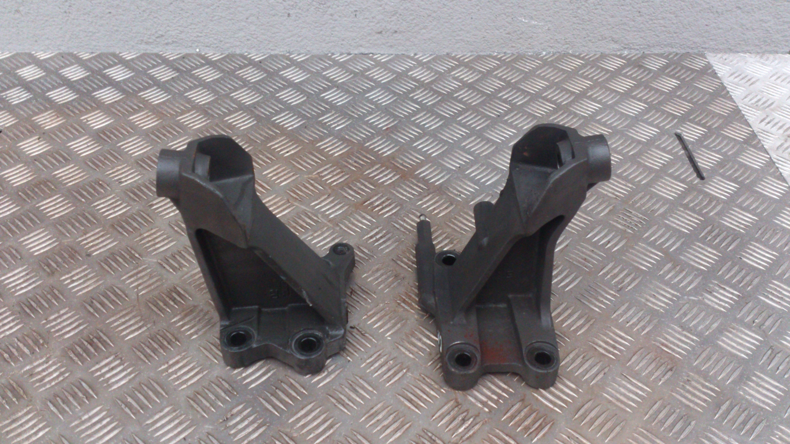 MOCOWANIE ŁAPY ŁAPA SILNIKA DAF XF CF 440 EURO 6