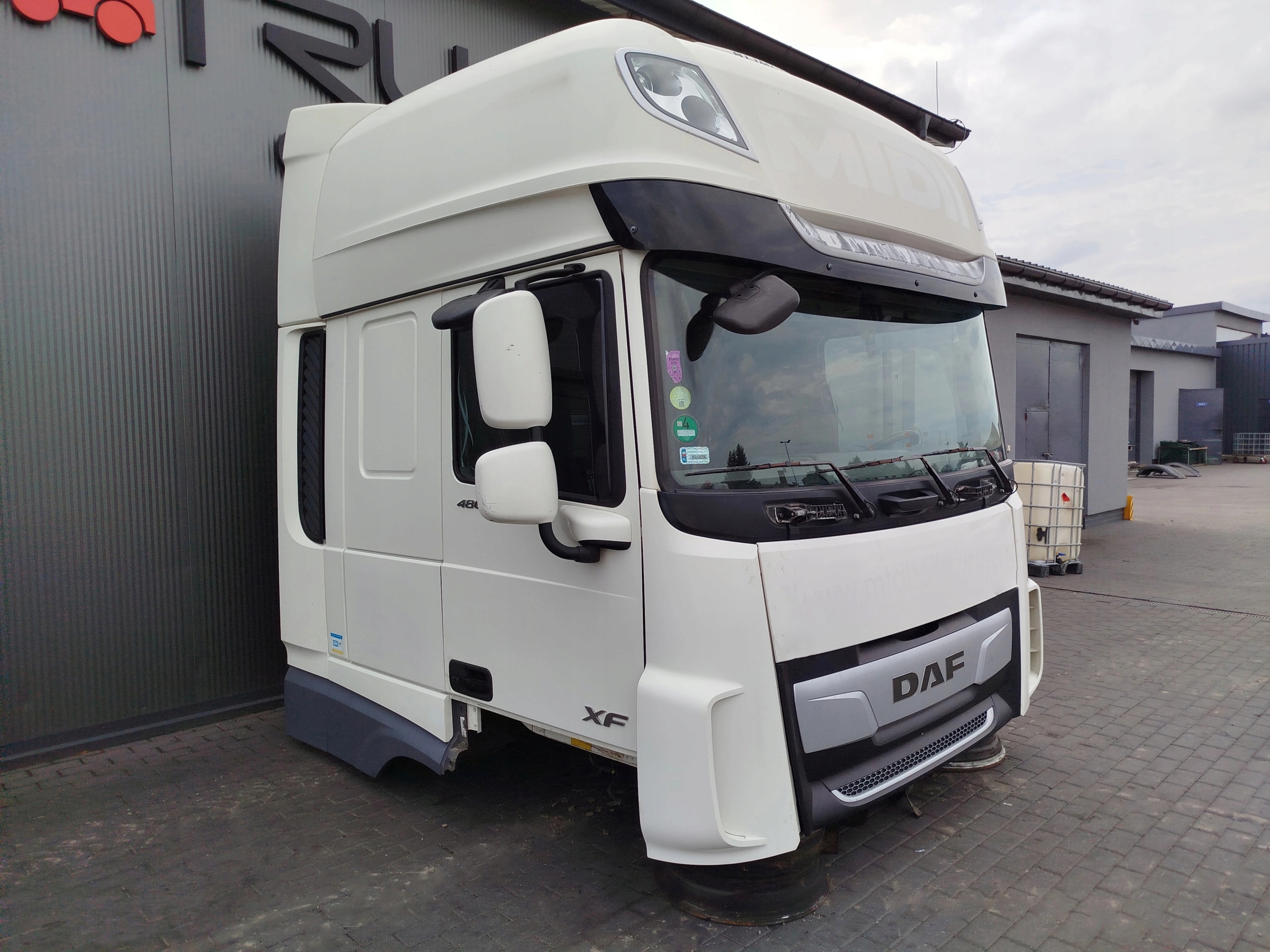 KABINA DAF XF 106 LIFT - obrazek 2