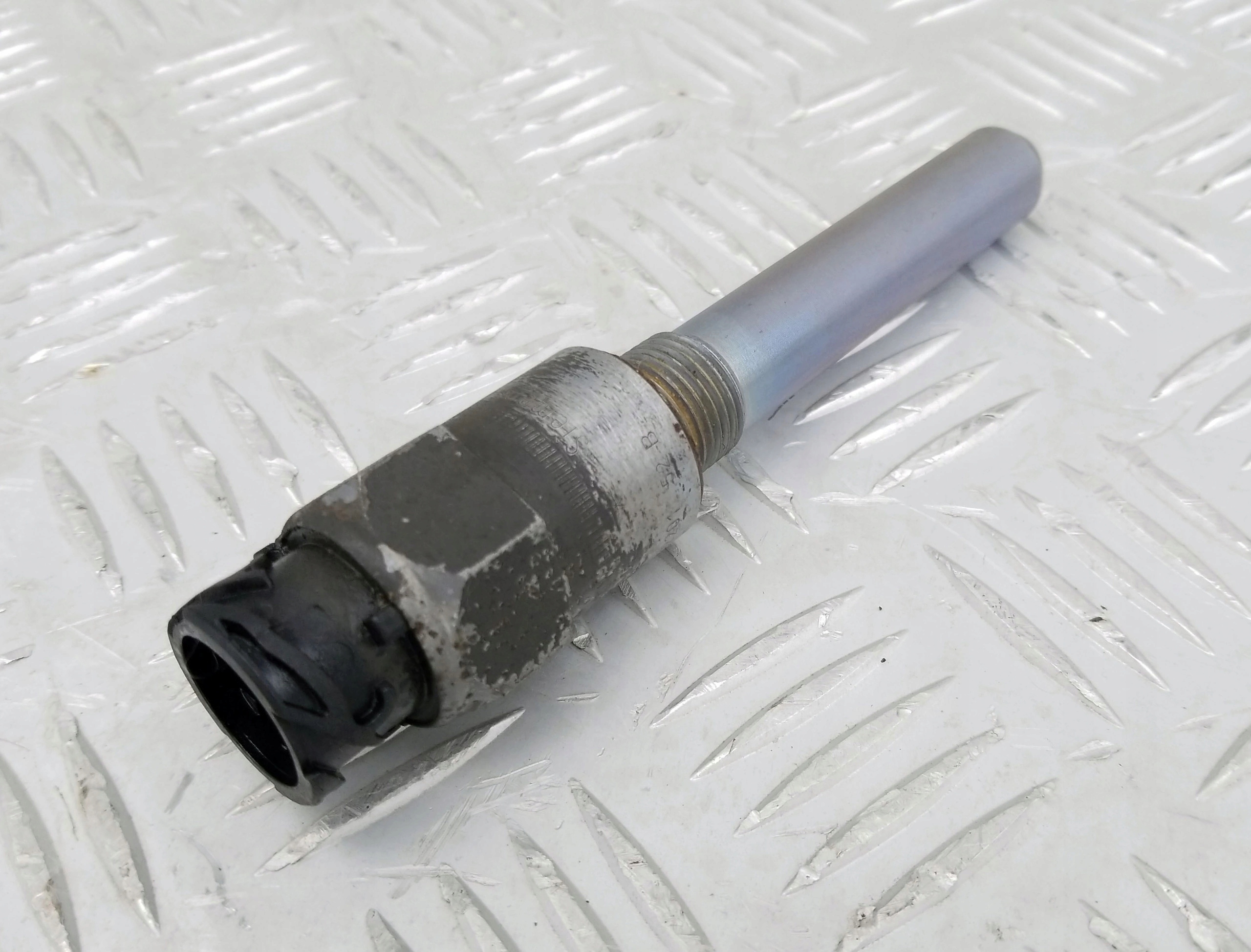 CZUJNIK OBROTÓW SKRZYNI BIEGÓW DO DAF XF 105 - obrazek 2