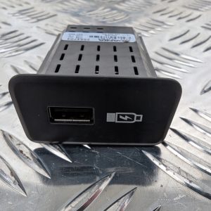 PANEL GNIAZDO USB SCANIA NTG