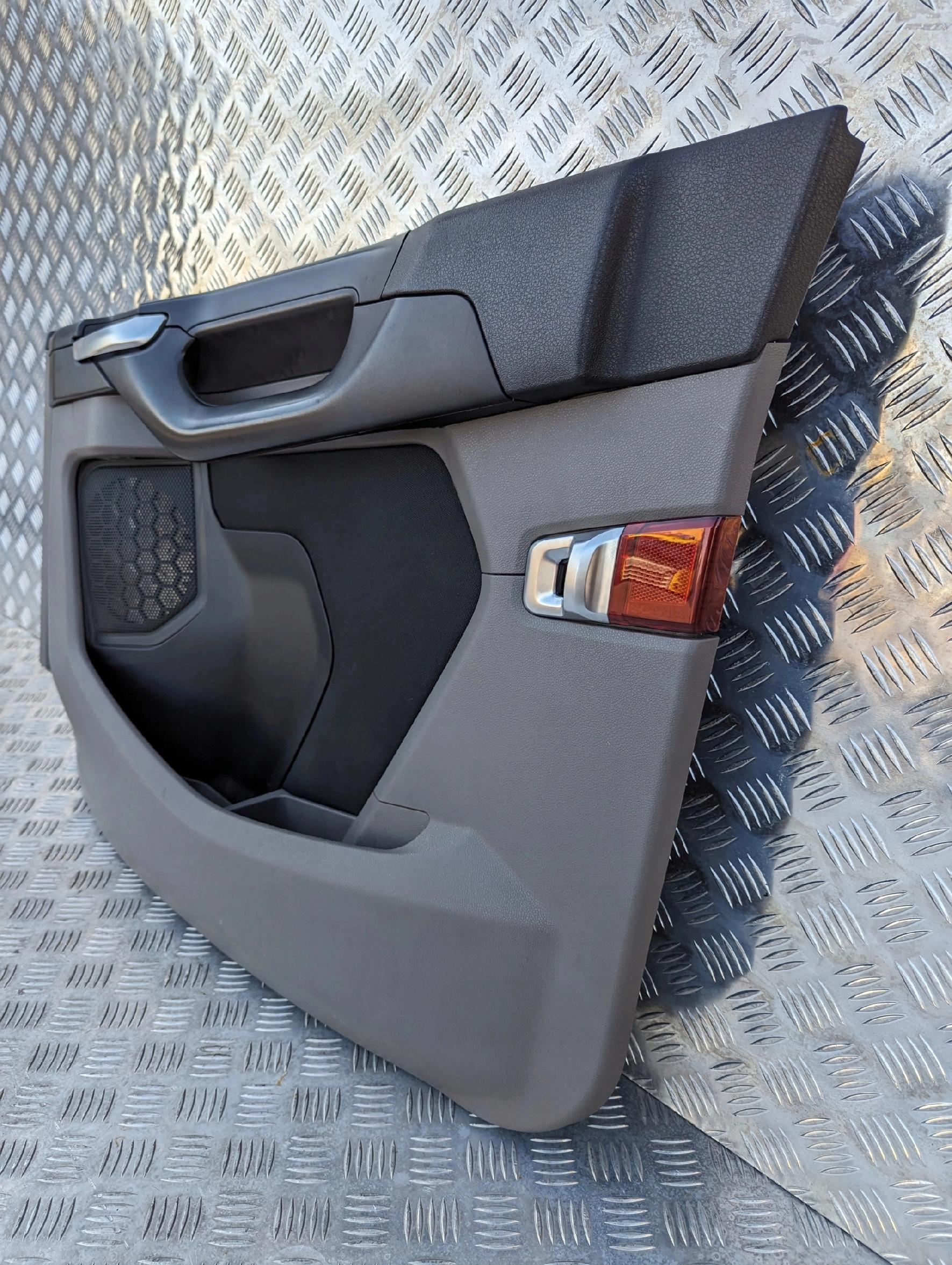 TAPICERKA BOCZNA BOCZEK DRZWI PRAWY SCANIA S NTG - obrazek 3