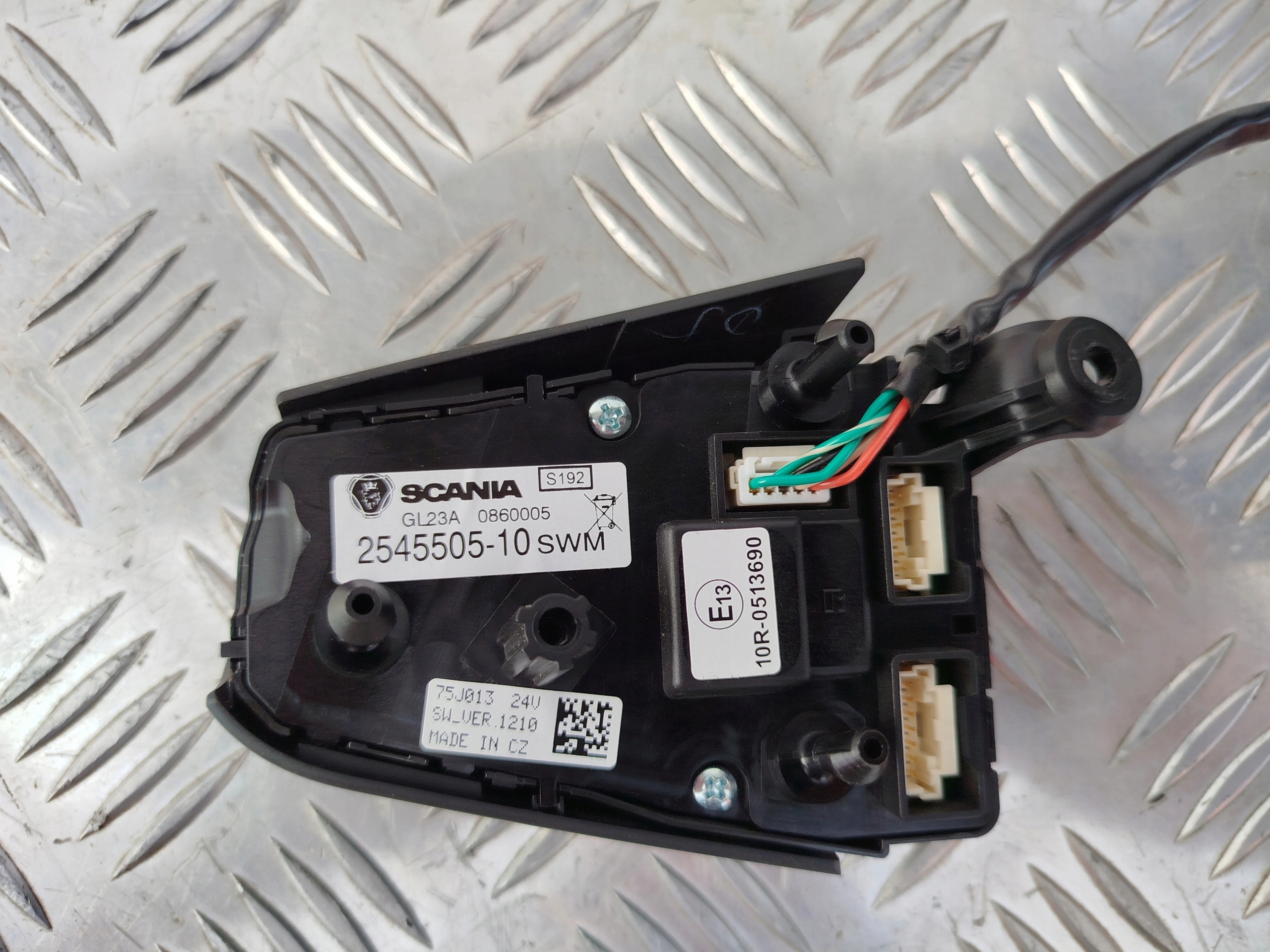 PRZYCISKI STEROWANIA W KIEROWNICY SCANIA R NTG - obrazek 3