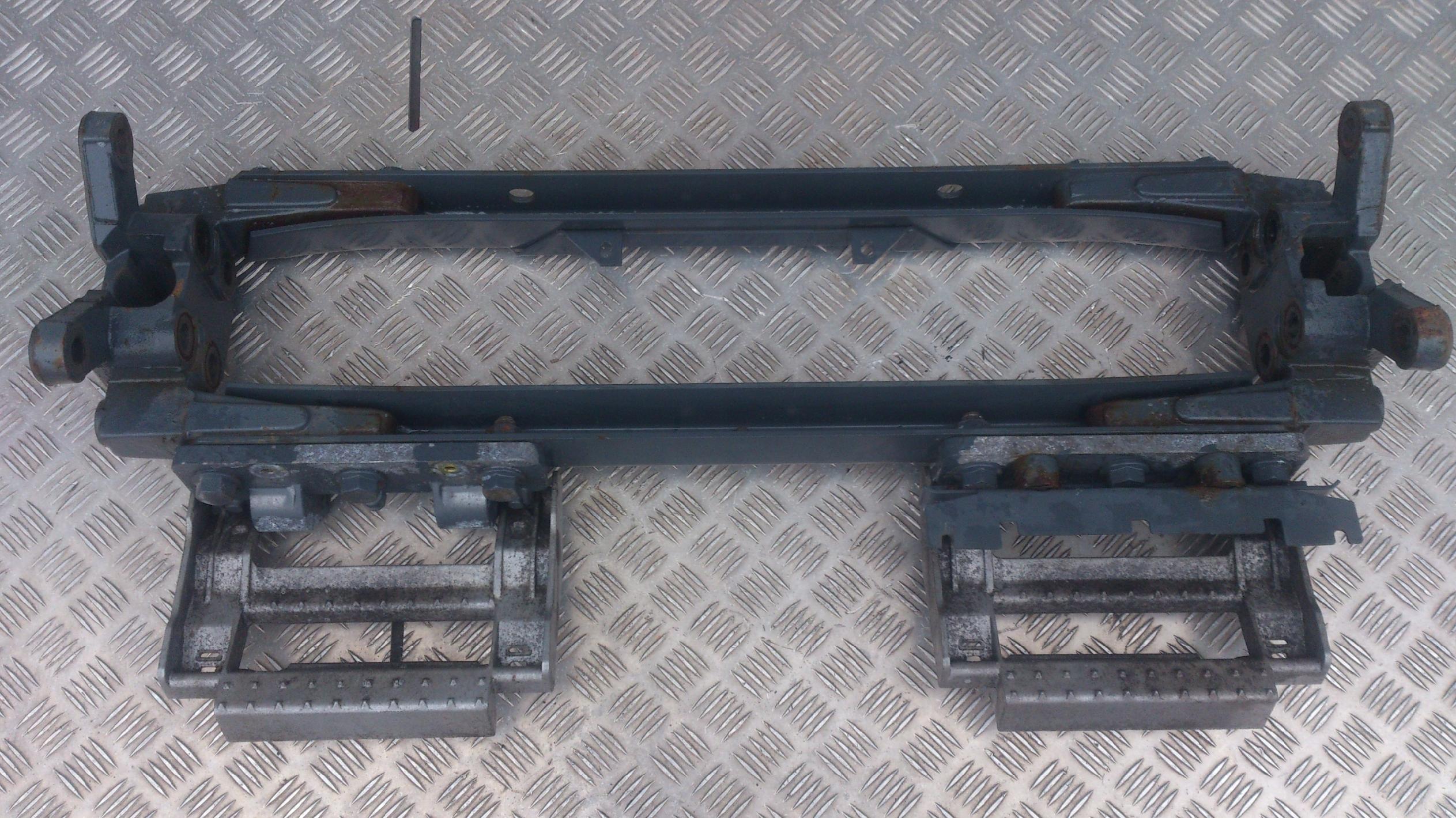 RAMKA PRZEDNIA STOPNIE GNIAZDO ZACZEPU DAF XF 105 - obrazek 2