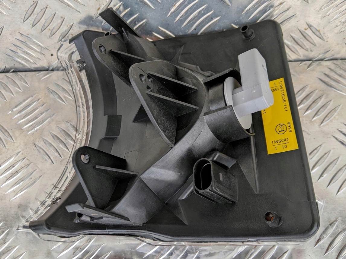 KIERUNKOWSKAZ KIERUNEK SCANIA R LAMPA XENON PRAWY - obrazek 3