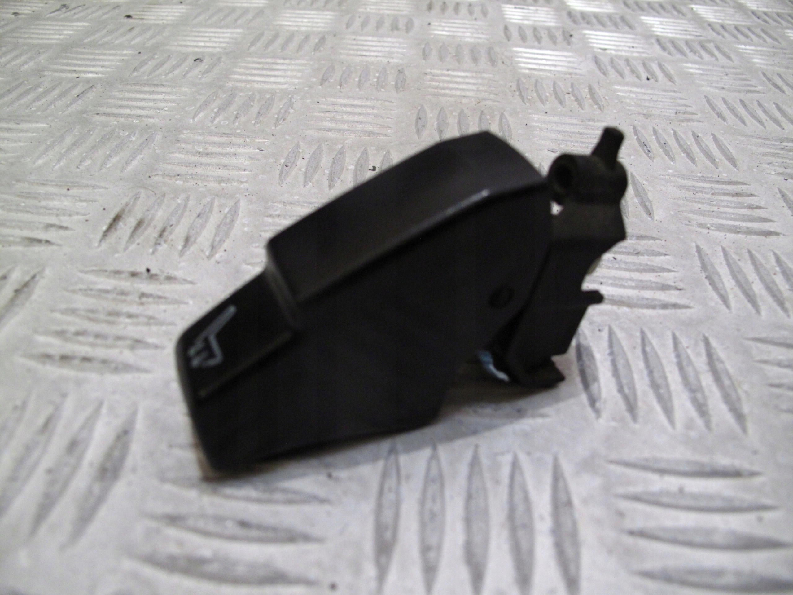 PRZYCISK FOTELA DO REGULACJI WYSOKOŚCI SCANIA R - obrazek 2