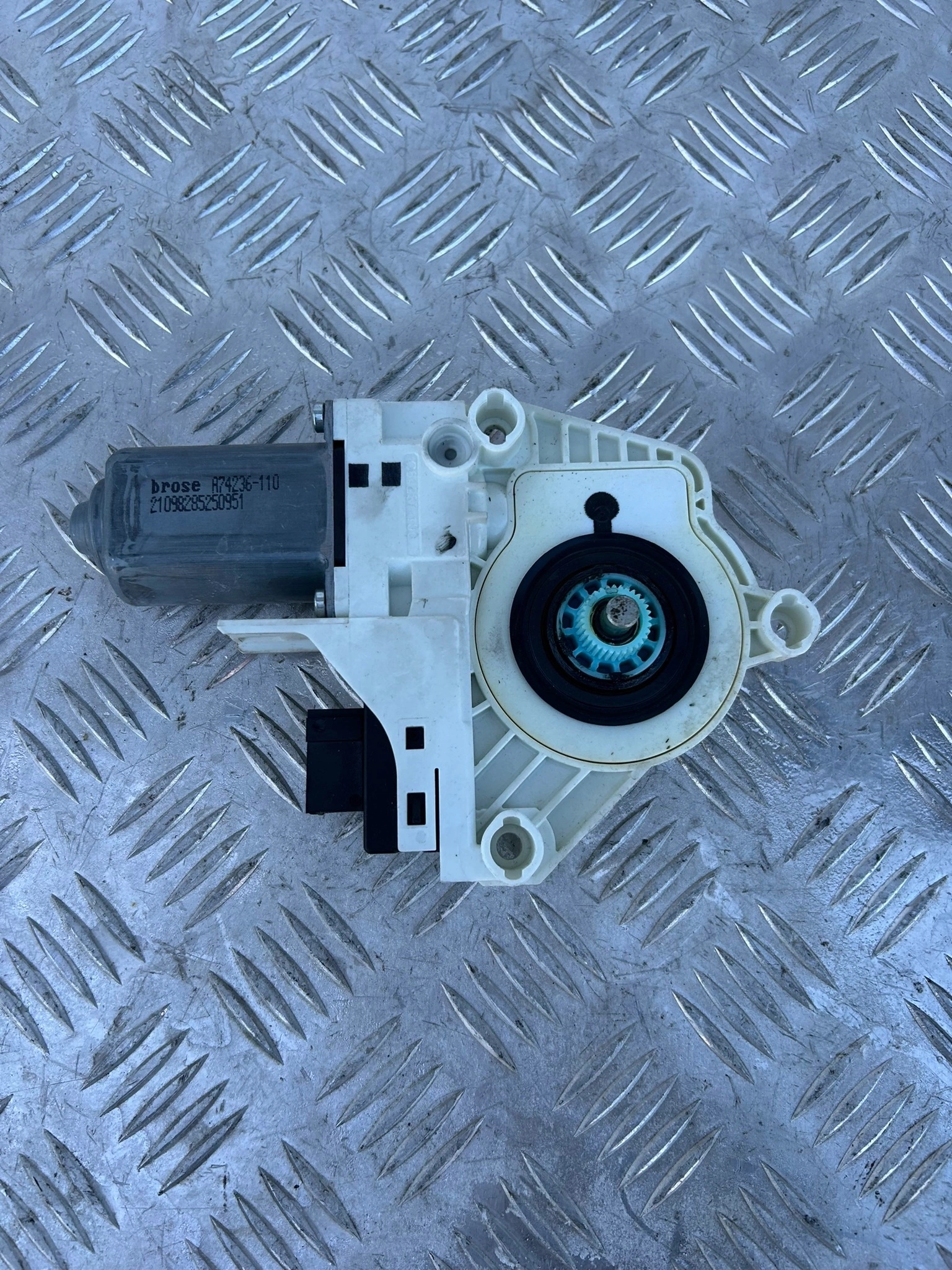 SILNICZEK SIŁOWNIK PODNOSZENIA SZYBY PRAWY SCANIA R - obrazek 11