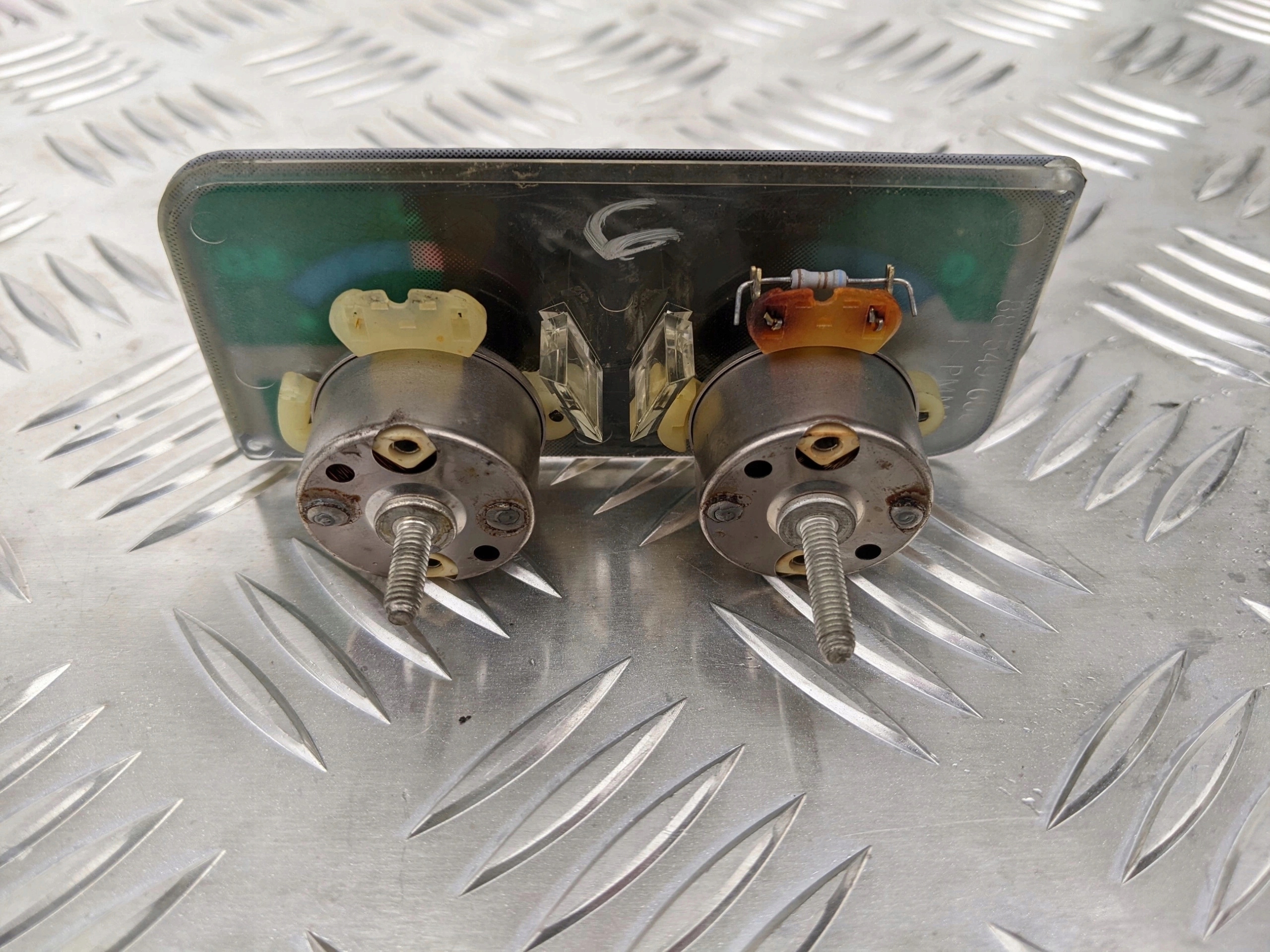 WSKAŹNIK OLEJU I DOŁADOWANIA AKUMULATORA SCANIA 4 - obrazek 4