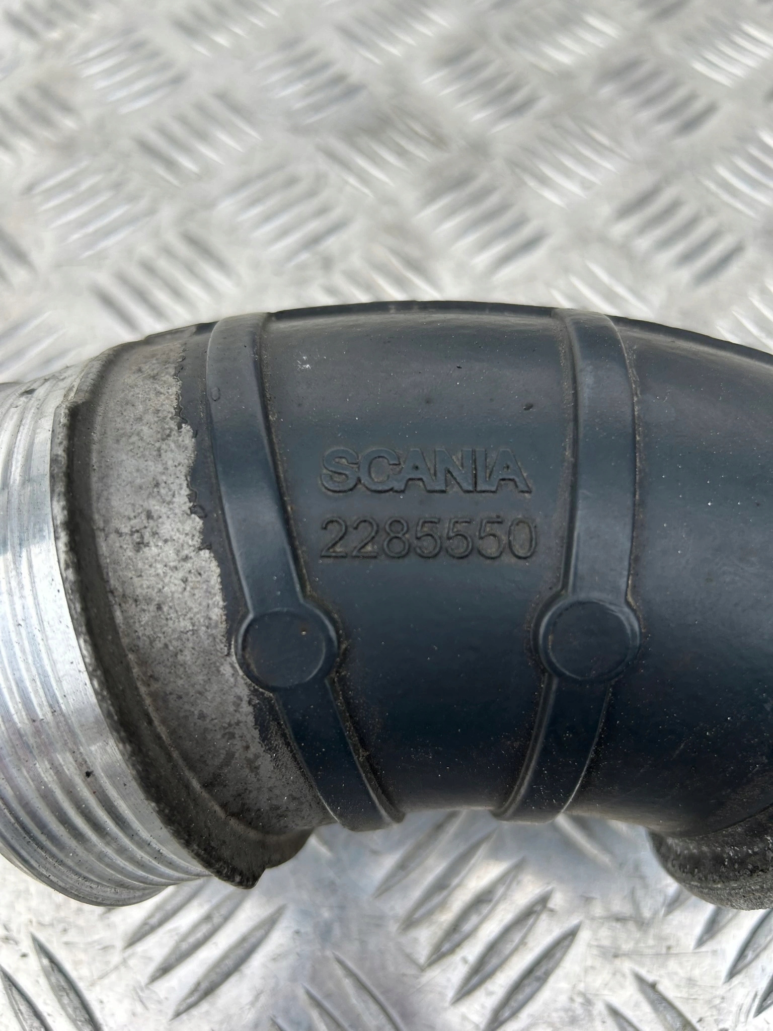 KOLANO RURA PRZEWÓD ŁĄCZNIK NA KOLEKTORZE SCANIA NEXT GEN NTG - obrazek 2