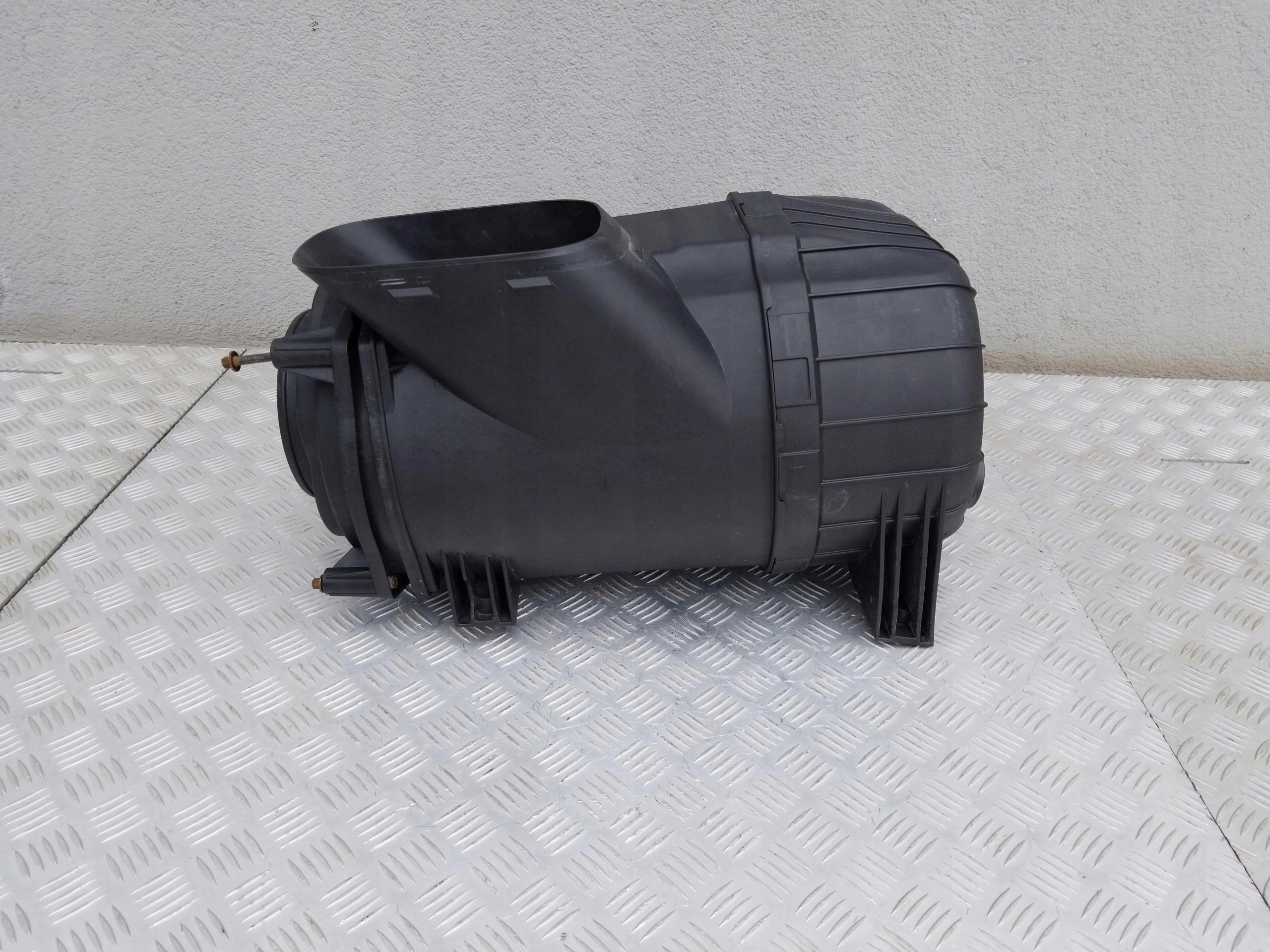 OBUDOWA FILTRA POWIETRZA SCANIA NTG - obrazek 4