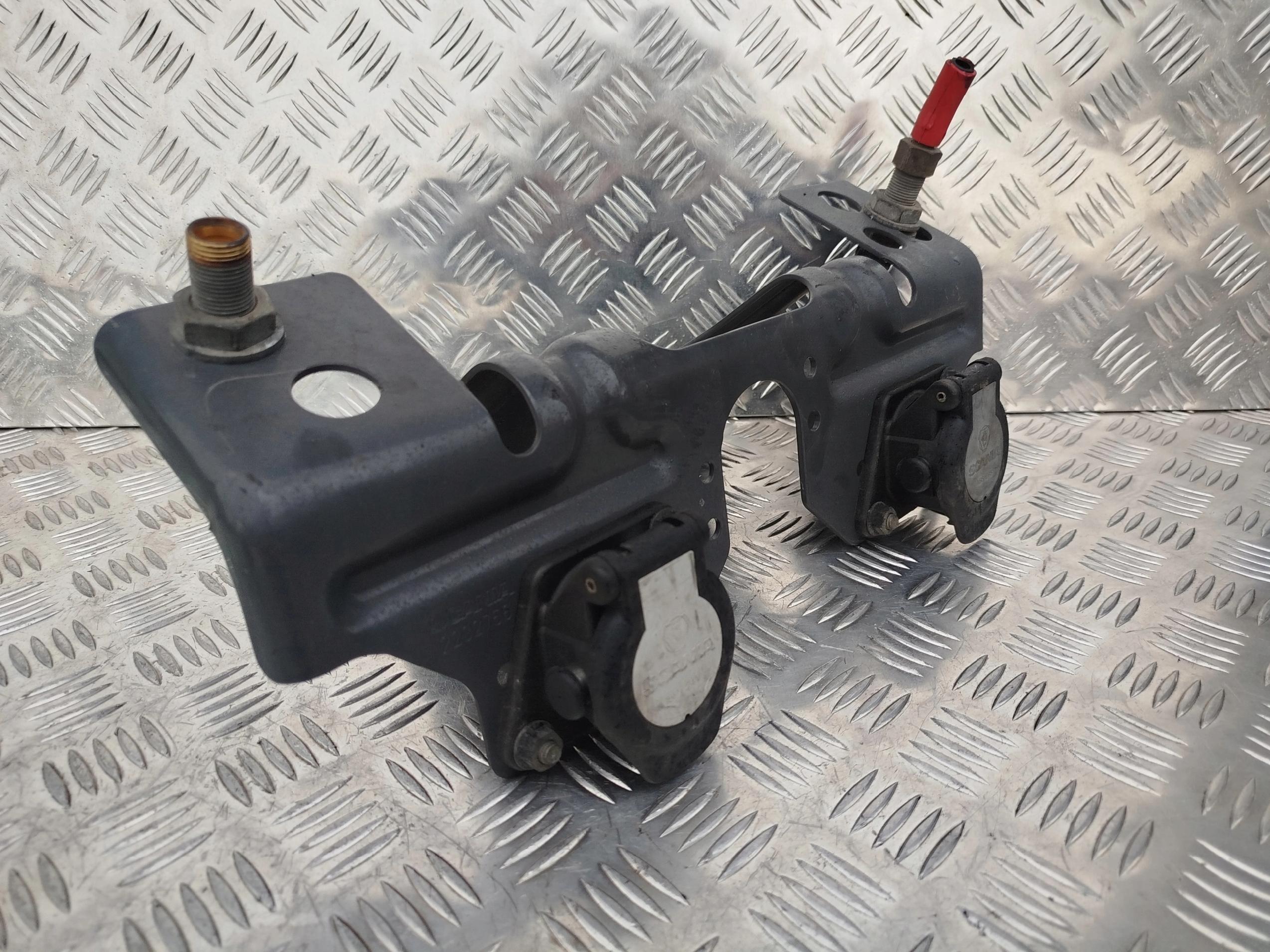 WSPORNIK MOCOWANIE GNIAZDA INSTALACJI SCANIA NTG - obrazek 2