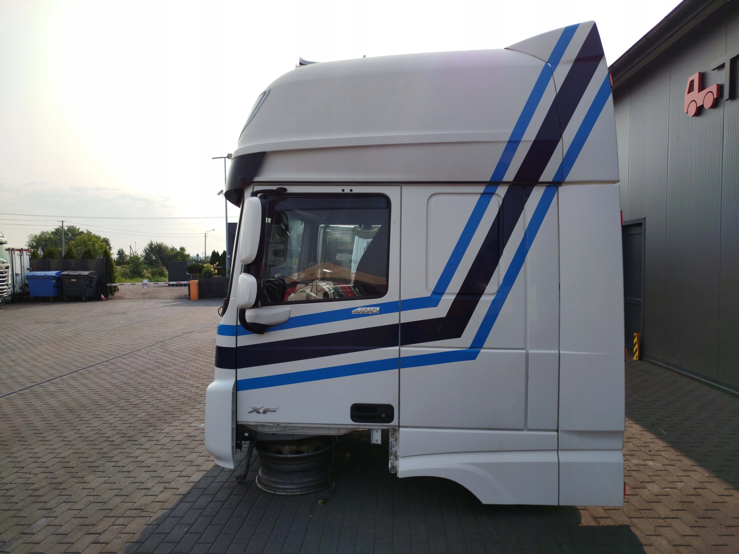 KABINA DAF XF 106 LIFT - obrazek 6