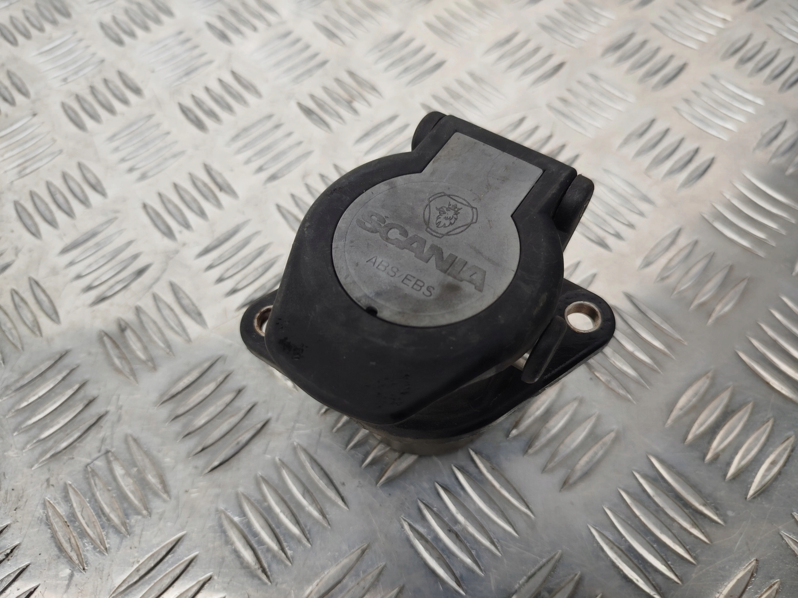 GNIAZDO INSTALACJI SCANIA NTG - obrazek 2