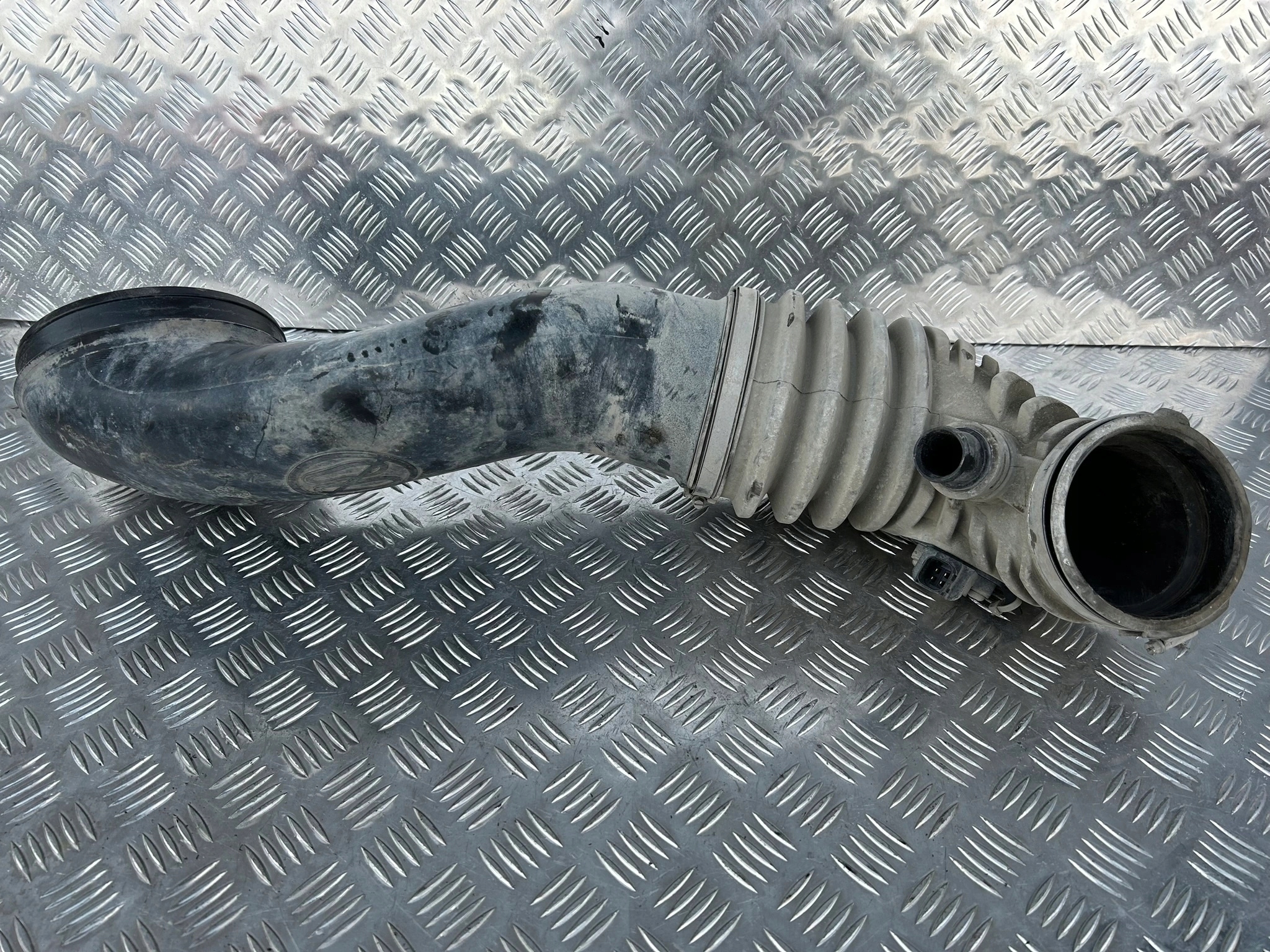 RURA FAJKA DOLOT POWIETRZA INTERCOOLERA SCANIA NTG - obrazek 2