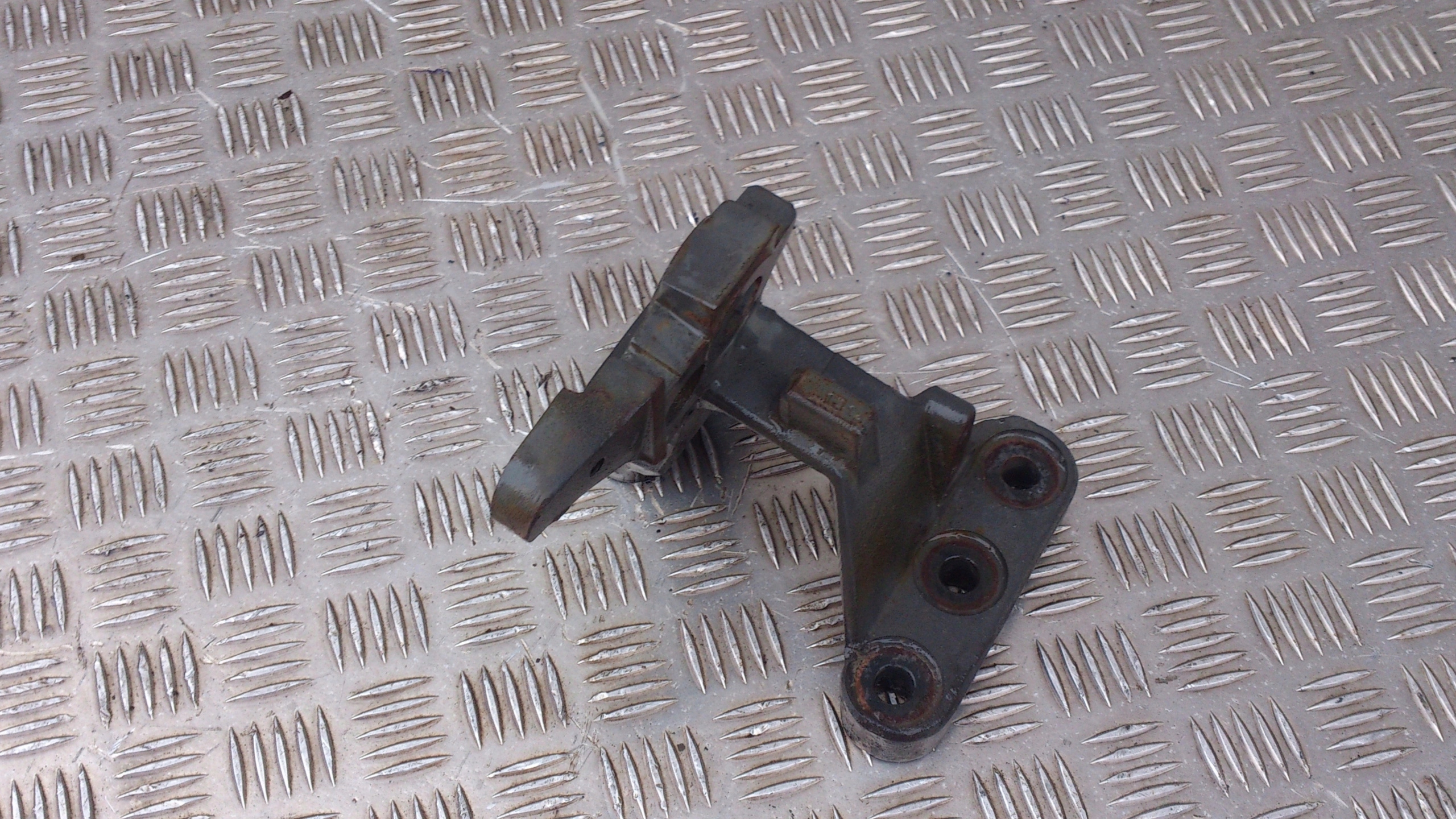 ŁAPA MOCOWANIE WSPORNIK SILNIKA DAF XF 105