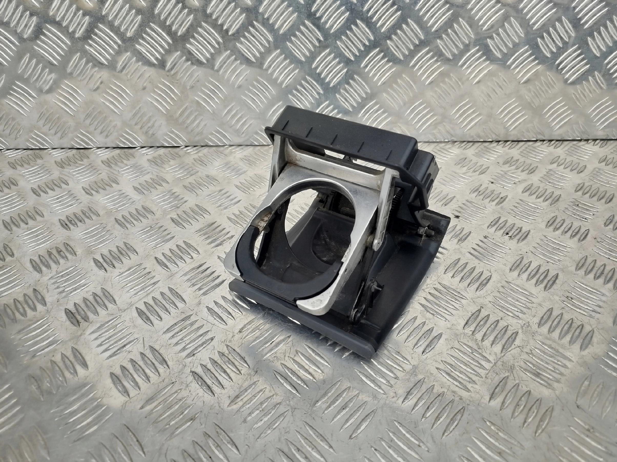 UCHWYT NA KUBEK SCANIA