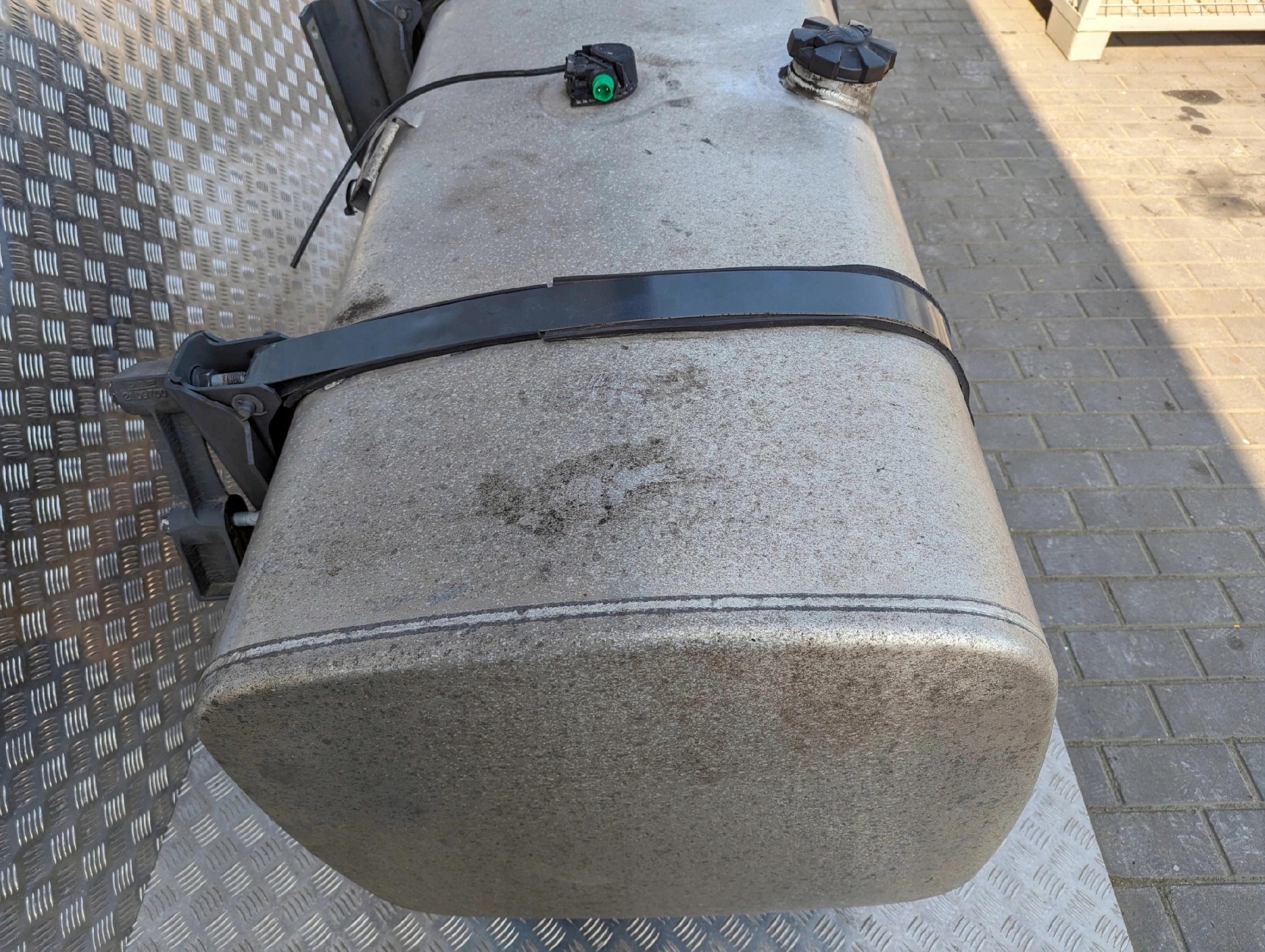 ZBIORNIK PALIWA 400 LITRÓW DAF XF 106 2016 ROK - obrazek 4