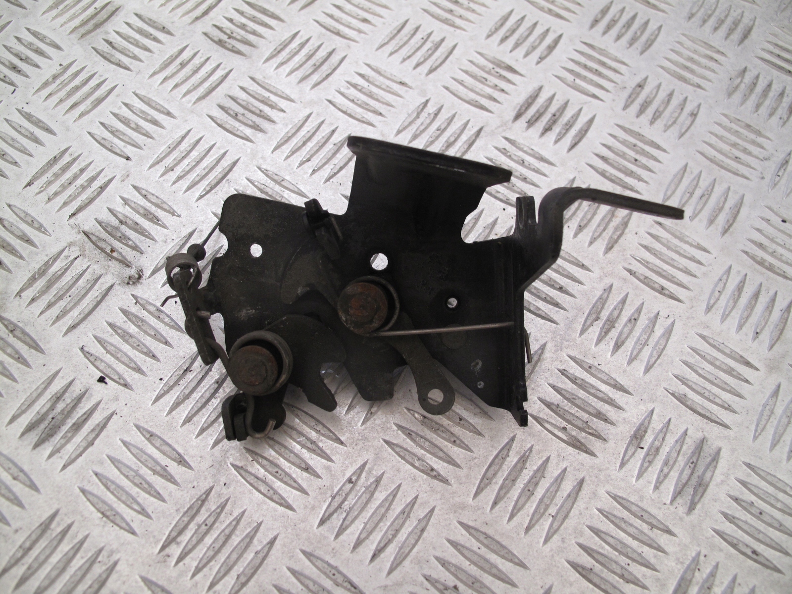 ZAMEK ATRAPY MASKI PRZEDNIEJ NOWY TYP SCANIA HPI - obrazek 2