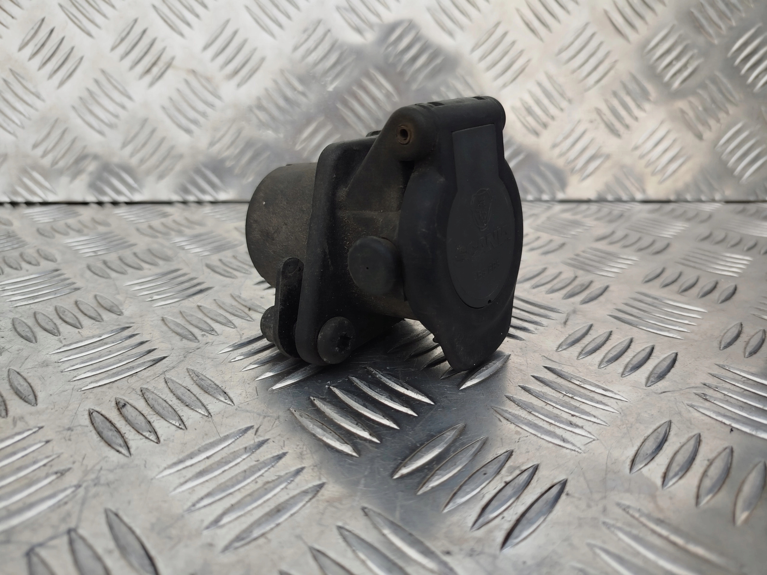 GNIAZDO INSTALACJI SCANIA STREAMLINE - obrazek 3