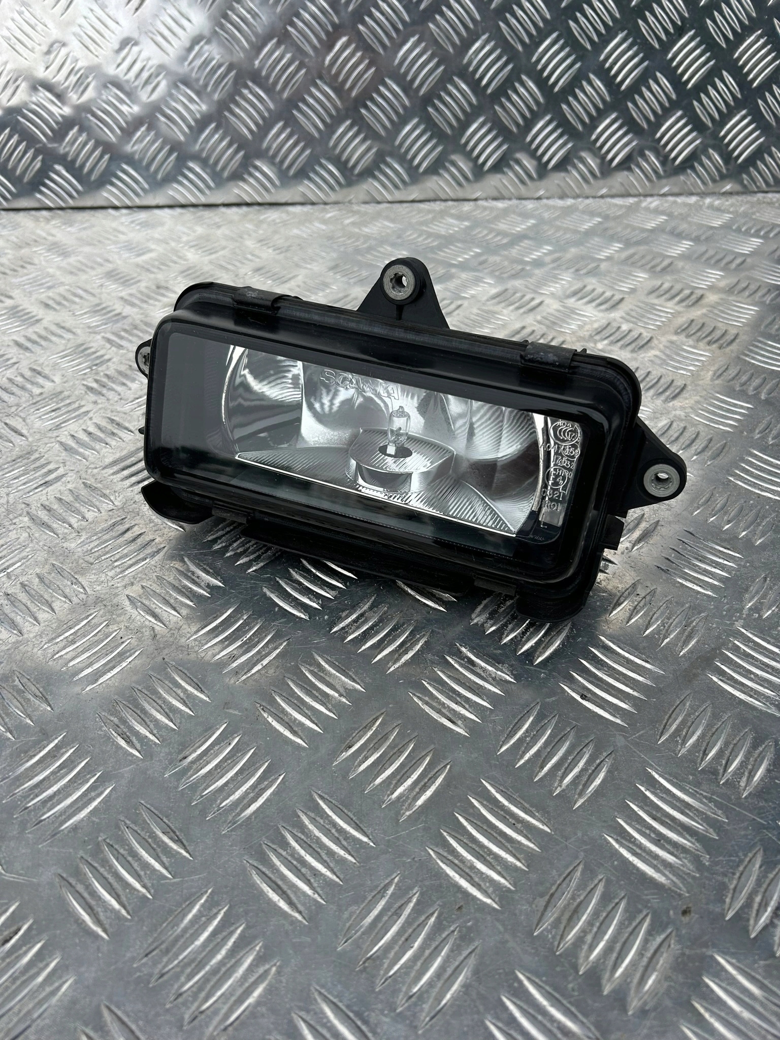 HALOGEN DACHOWY GLOBU SCANIA NEXT GEN NTG LEWY