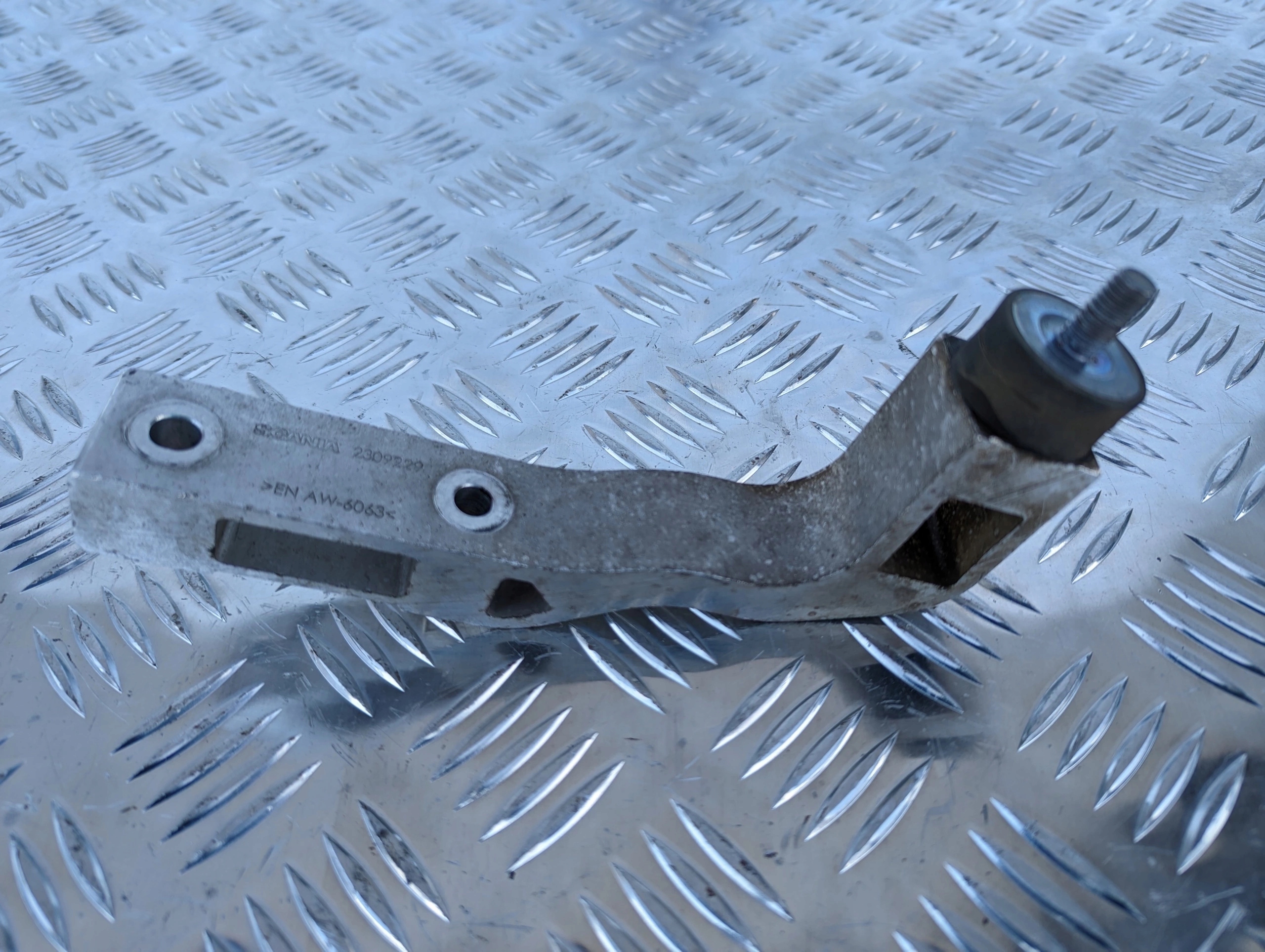 WSPORNIK MOCOWANIE PIERŚCIENIA WENTYLATORA SCANIA - obrazek 3