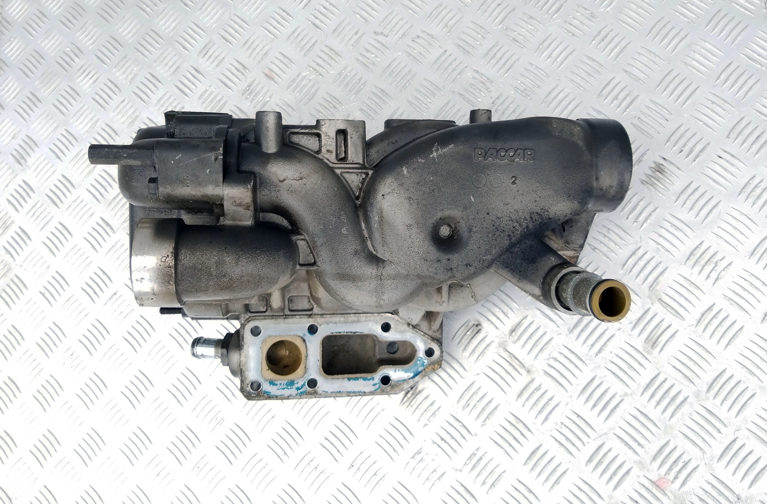 OBUDOWA POMPY WODY DAF XF 106 - obrazek 2