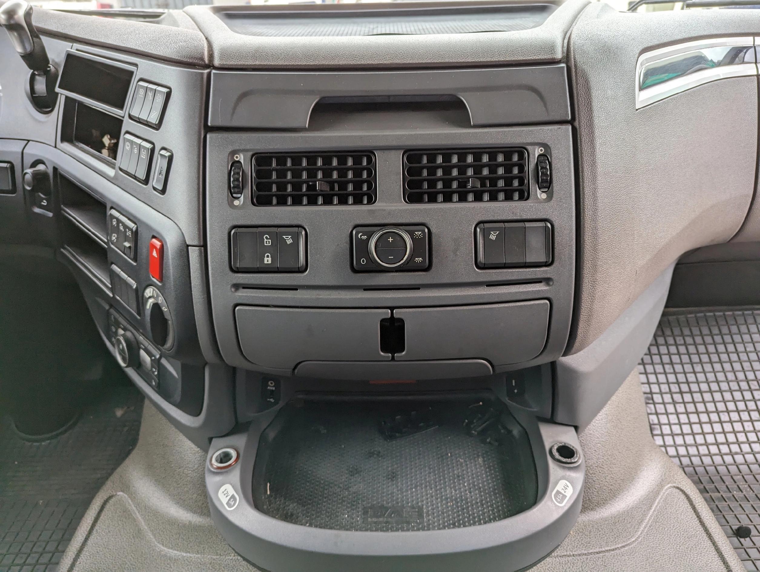 KOKPIT DESKA ROZDZIELCZA KONSOLA DAF XF 106 - obrazek 3