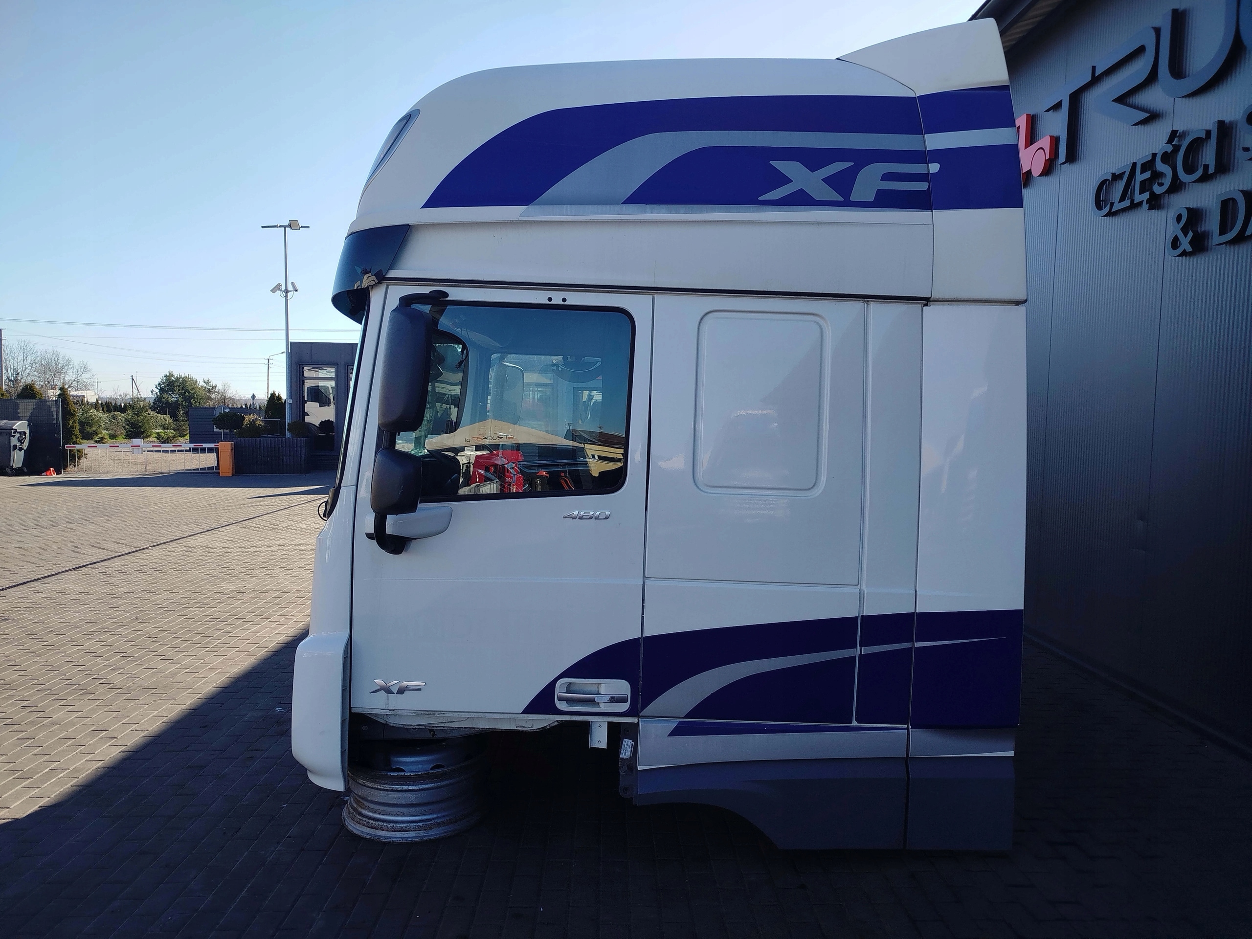 KABINA DAF XF 106 LIFT - obrazek 6