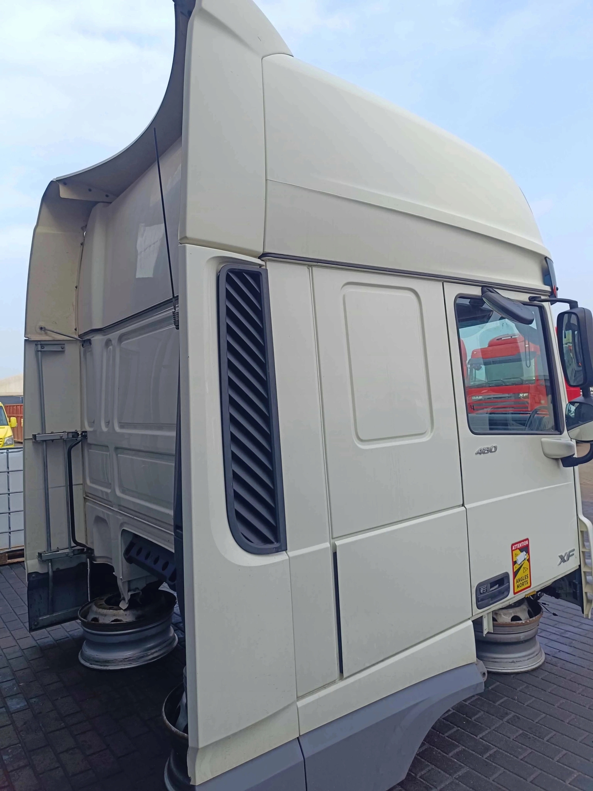 KABINA DAF XF 106 480 LIFT EURO 6 - obrazek 4