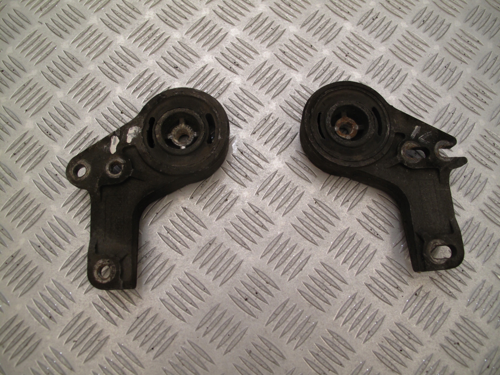 PODUSZKI CHŁODNICY INTERCOOLERA LEWA SCANIA - obrazek 3