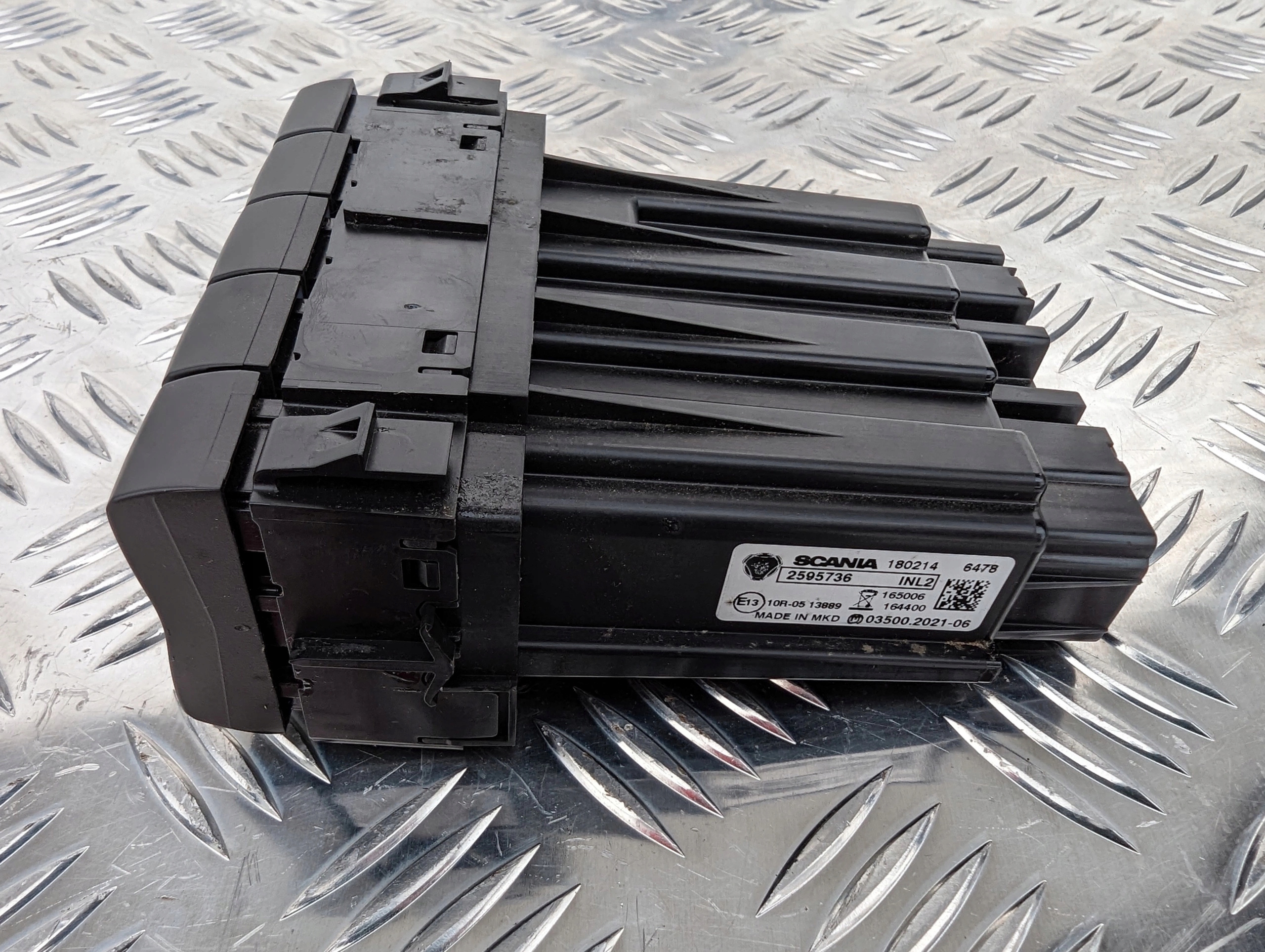 PANEL PRZEŁĄCZNIKI KOKPITU SCANIA NTG - obrazek 3