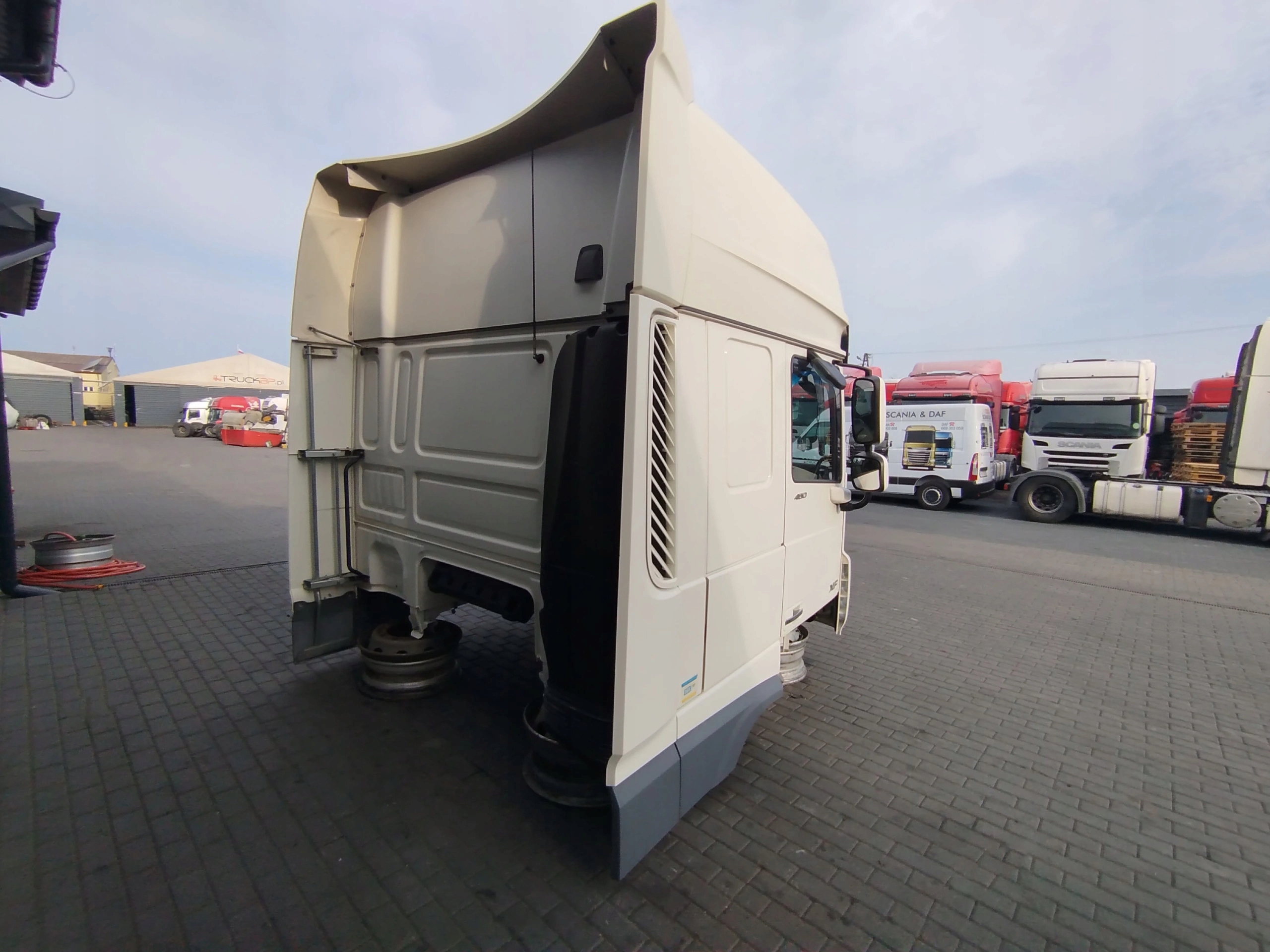 KABINA DAF XF 106 LIFT - obrazek 4