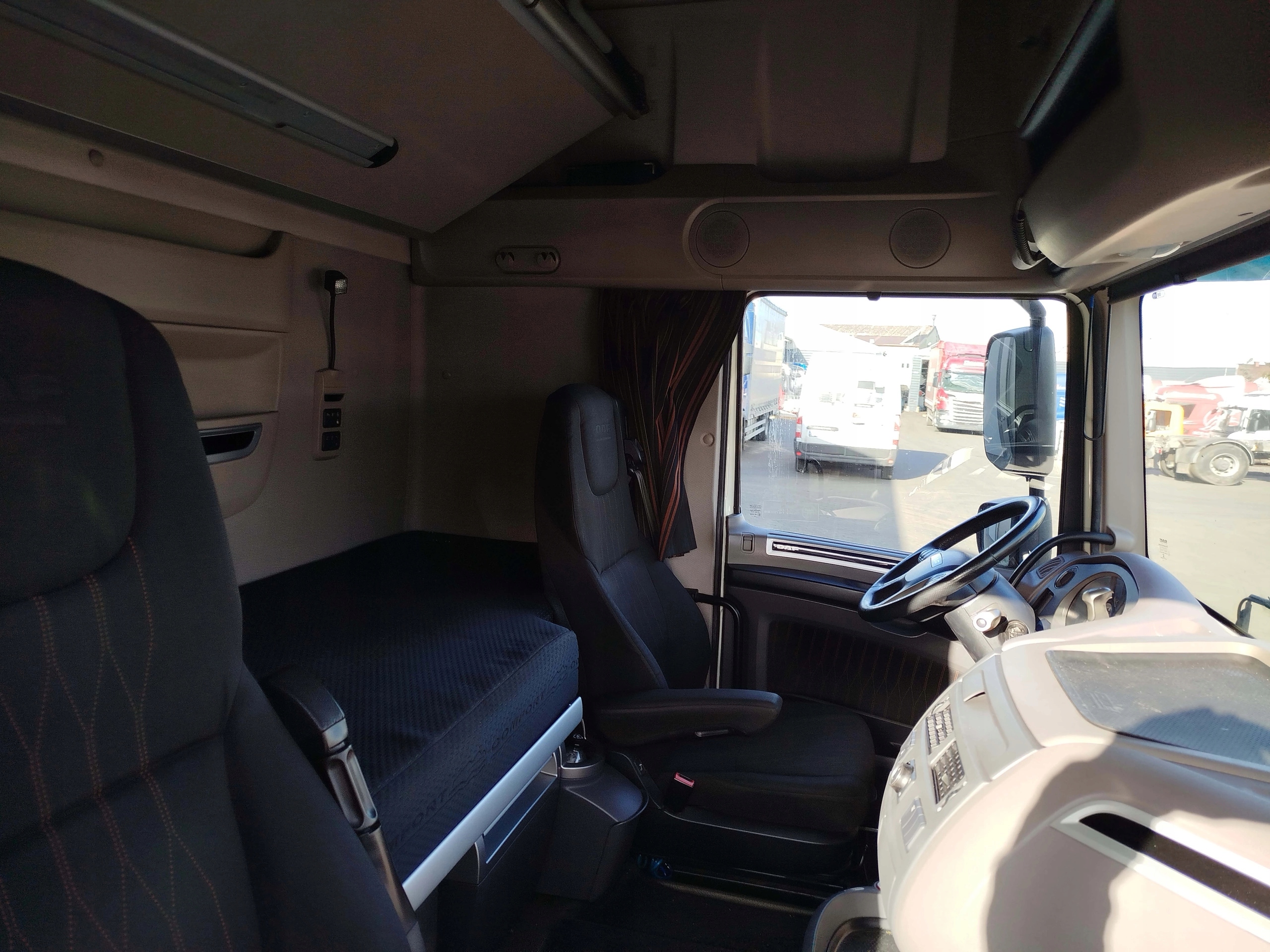 KABINA DAF XF 106 LIFT - obrazek 9