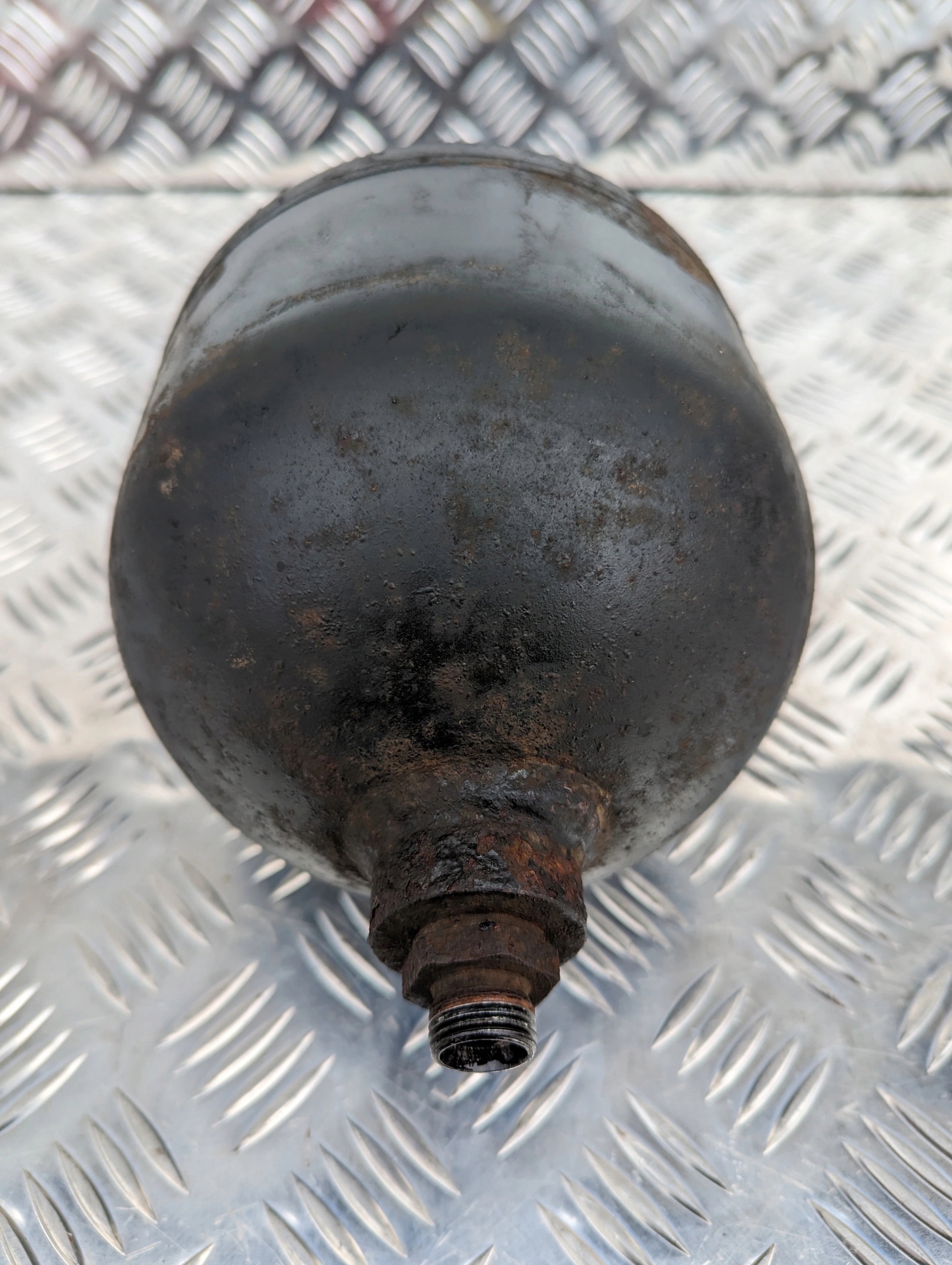 AKUMULATOR HYDRAULICZNY OSI SKRĘTNEJ SCANIA R - obrazek 3