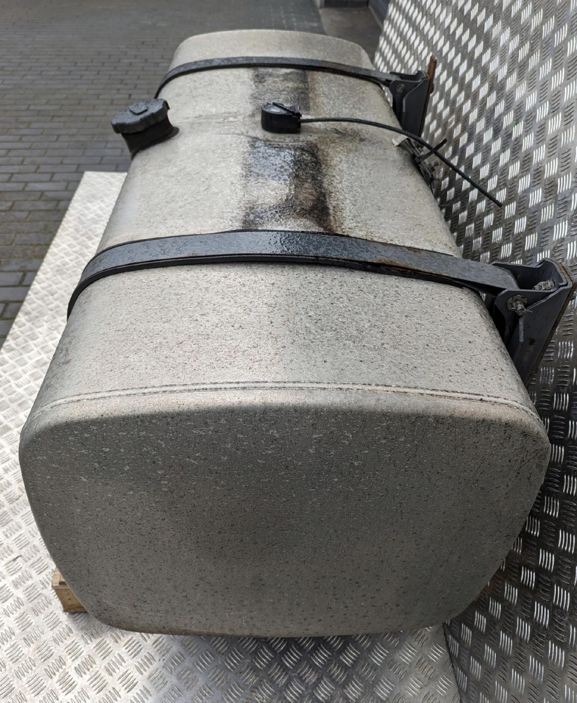 ZBIORNIK PALIWA 620 LITRÓW KOMPLETNY 2016 ROK DAF - obrazek 2