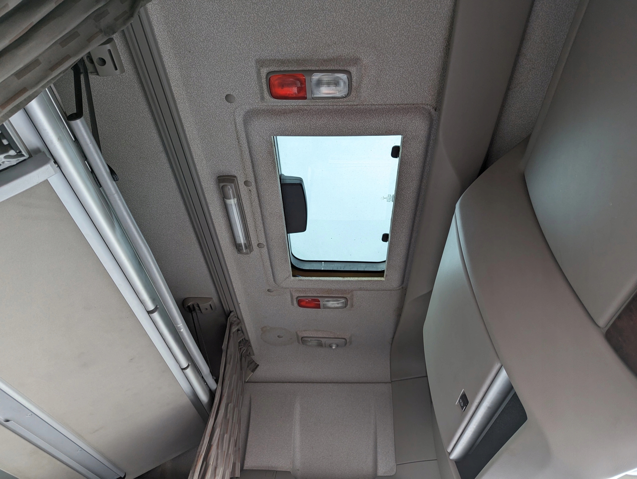 KABINA DAF XF 106 - obrazek 6