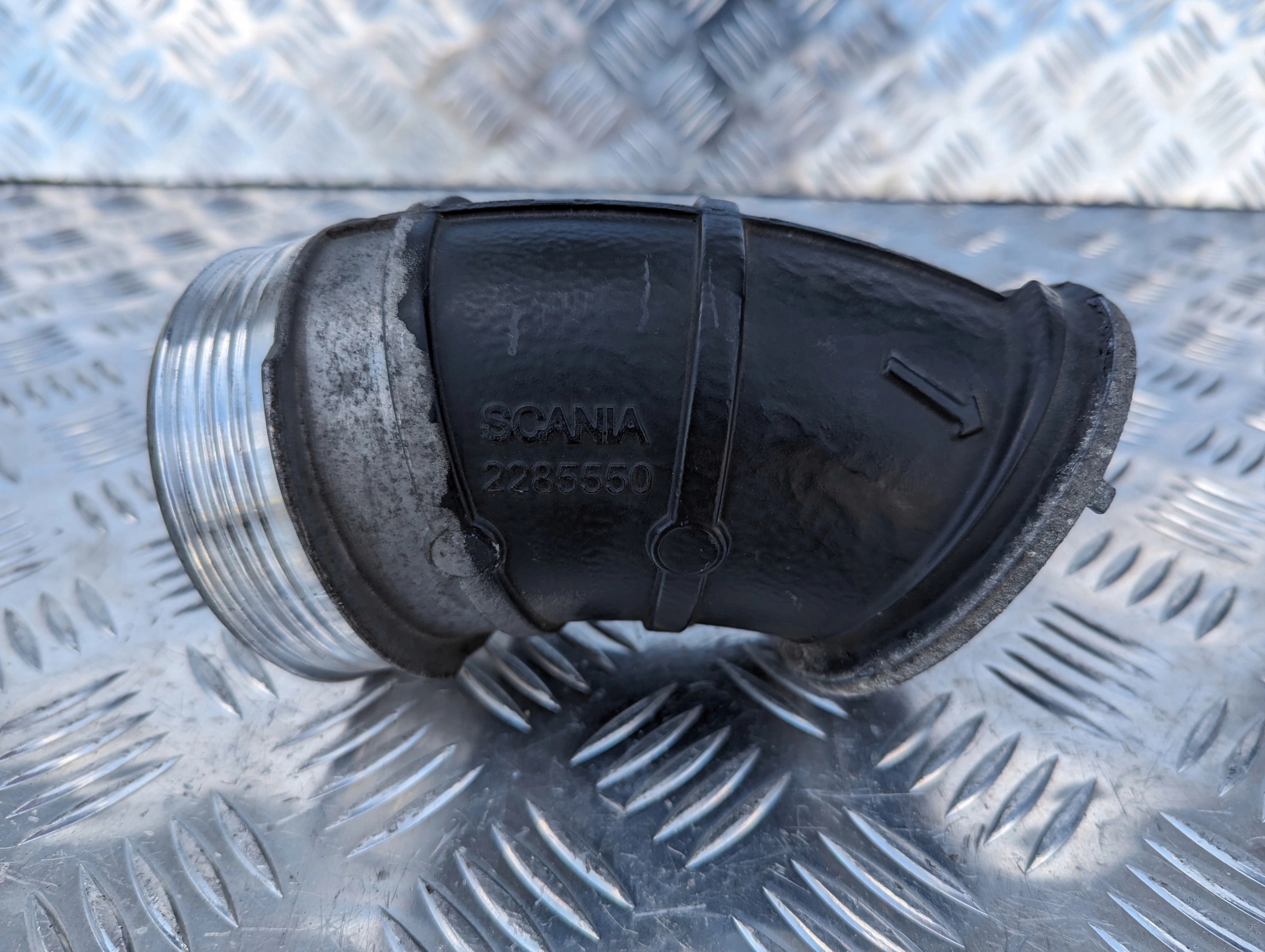 KOLANO RURA PRZEWÓD ŁĄCZNIK NA KOLEKTORZE SCANIA NTG