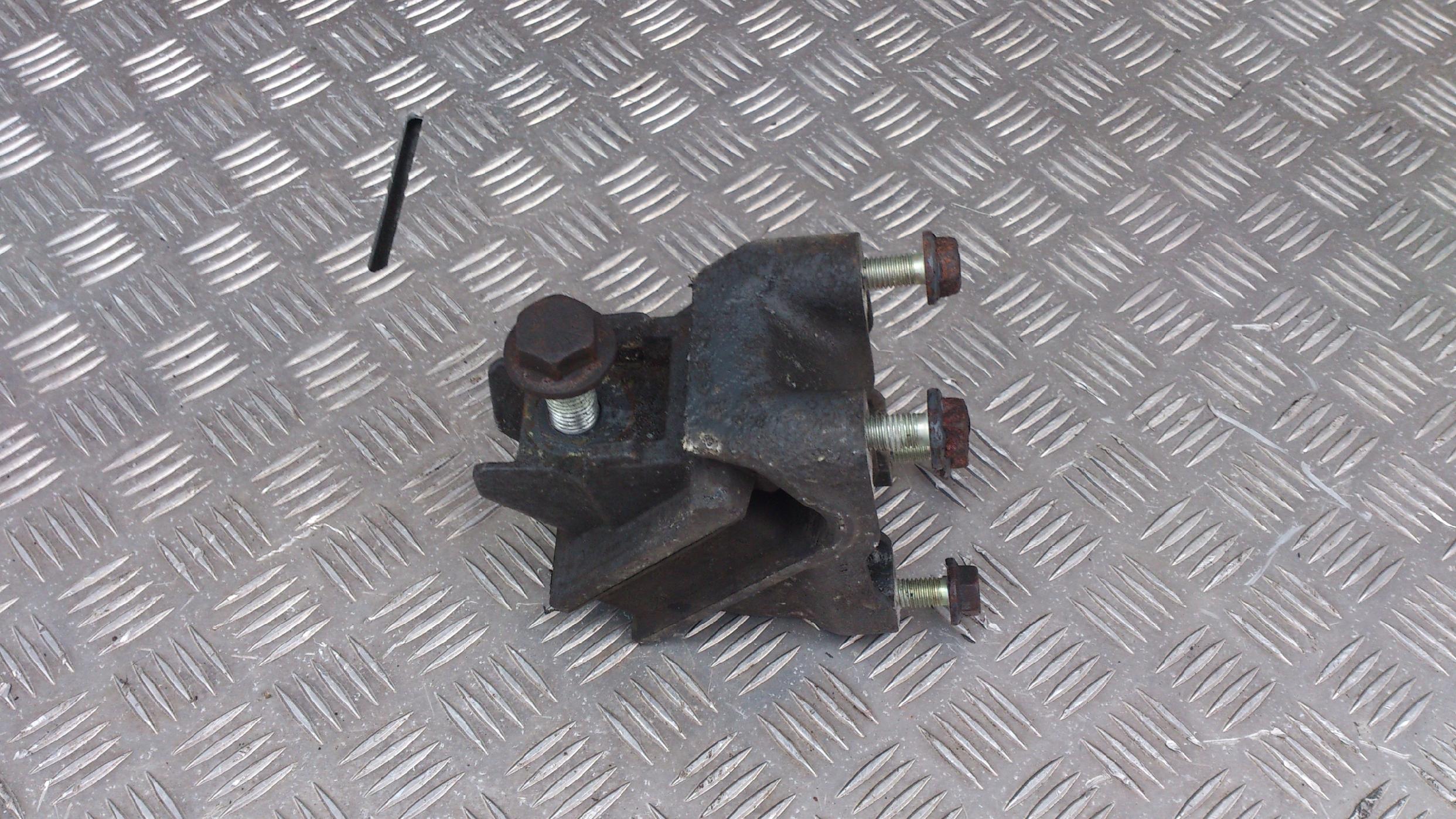 PODUSZKA PODUSZKI SILNIKA PRZÓD DAF 105