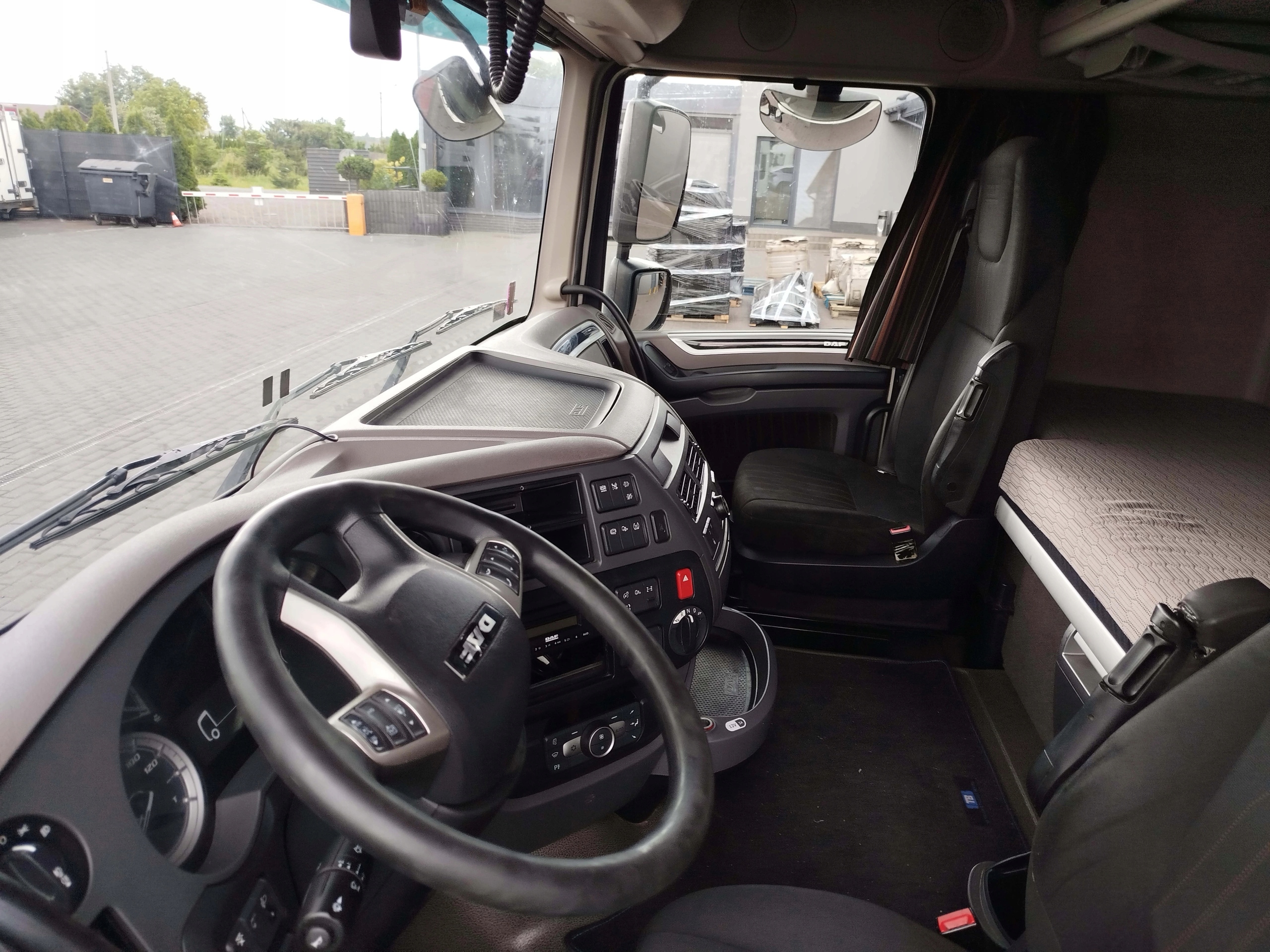 KABINA DAF XF 106 LIFT - obrazek 8