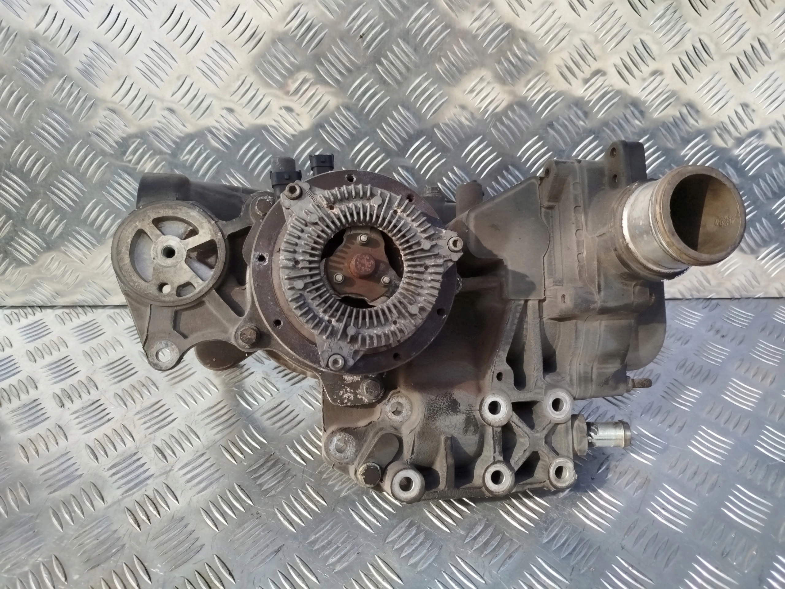 POMPA WODY DAF XF 106