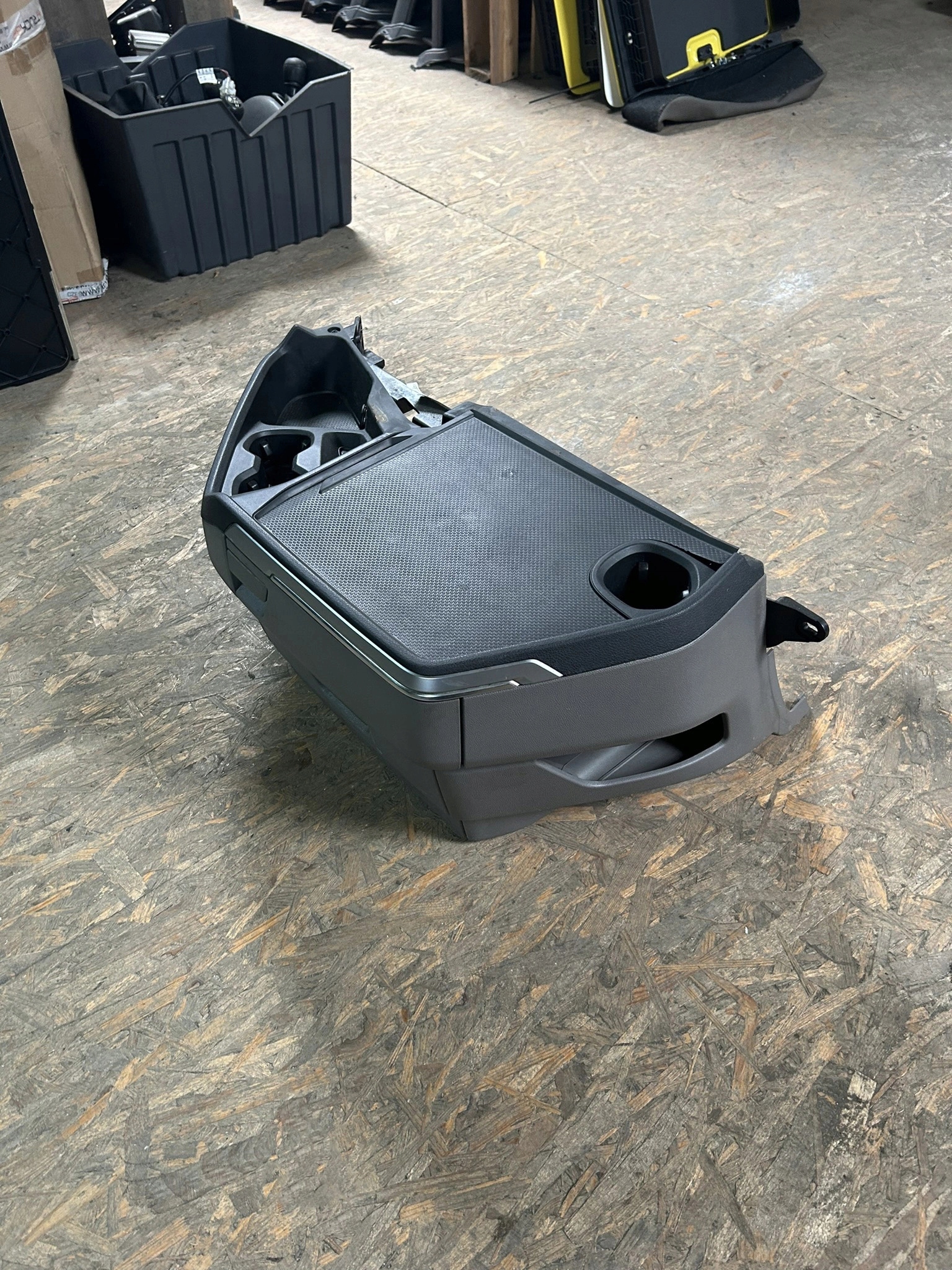 KONSOLA KOKPIT ZE SCHOWKAMI SCANIA R NTG - obrazek 2