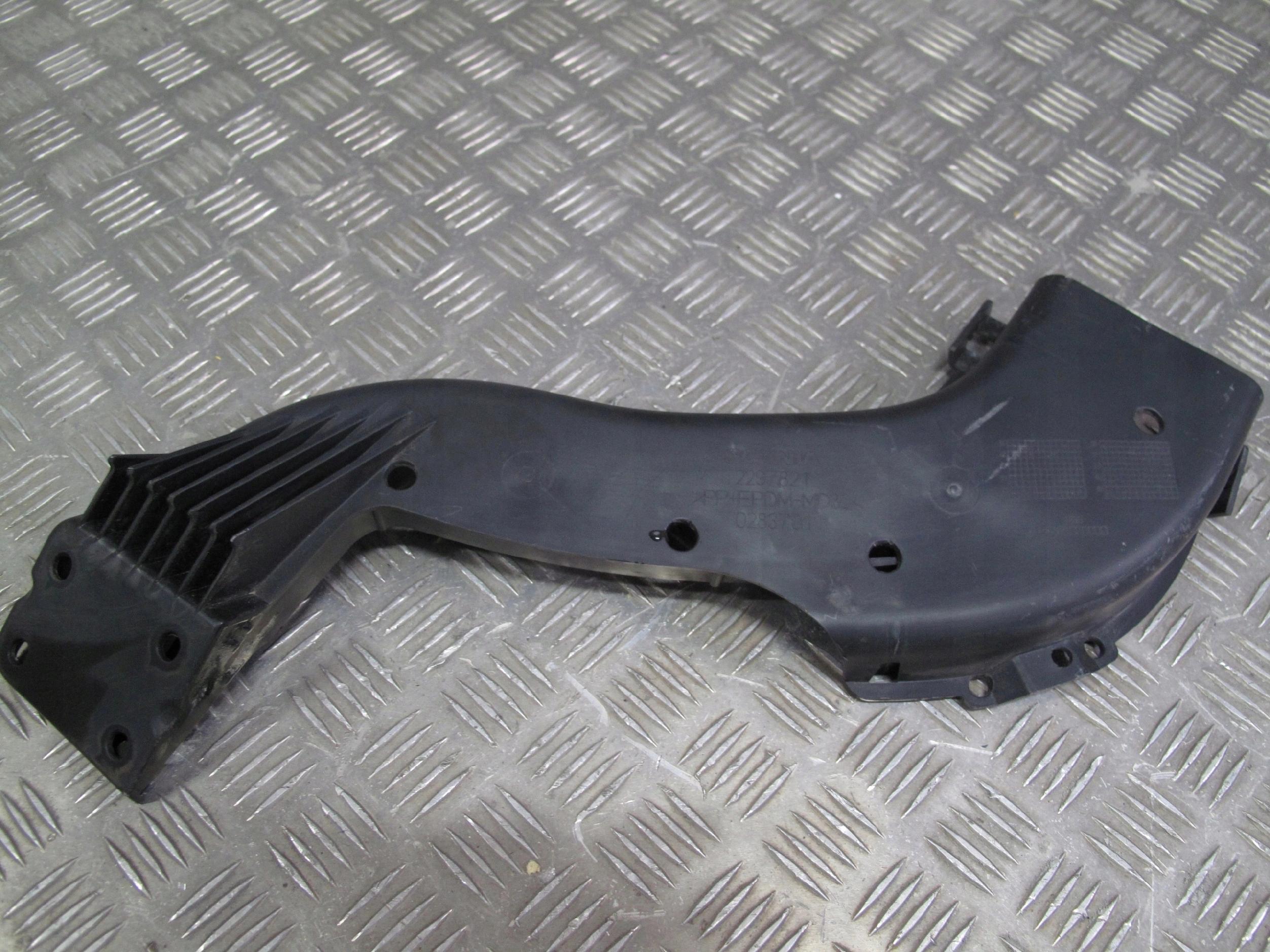 MOCOWANIE PRZEWODÓW ELEKTR KORYTKO SCANIA R S - obrazek 3